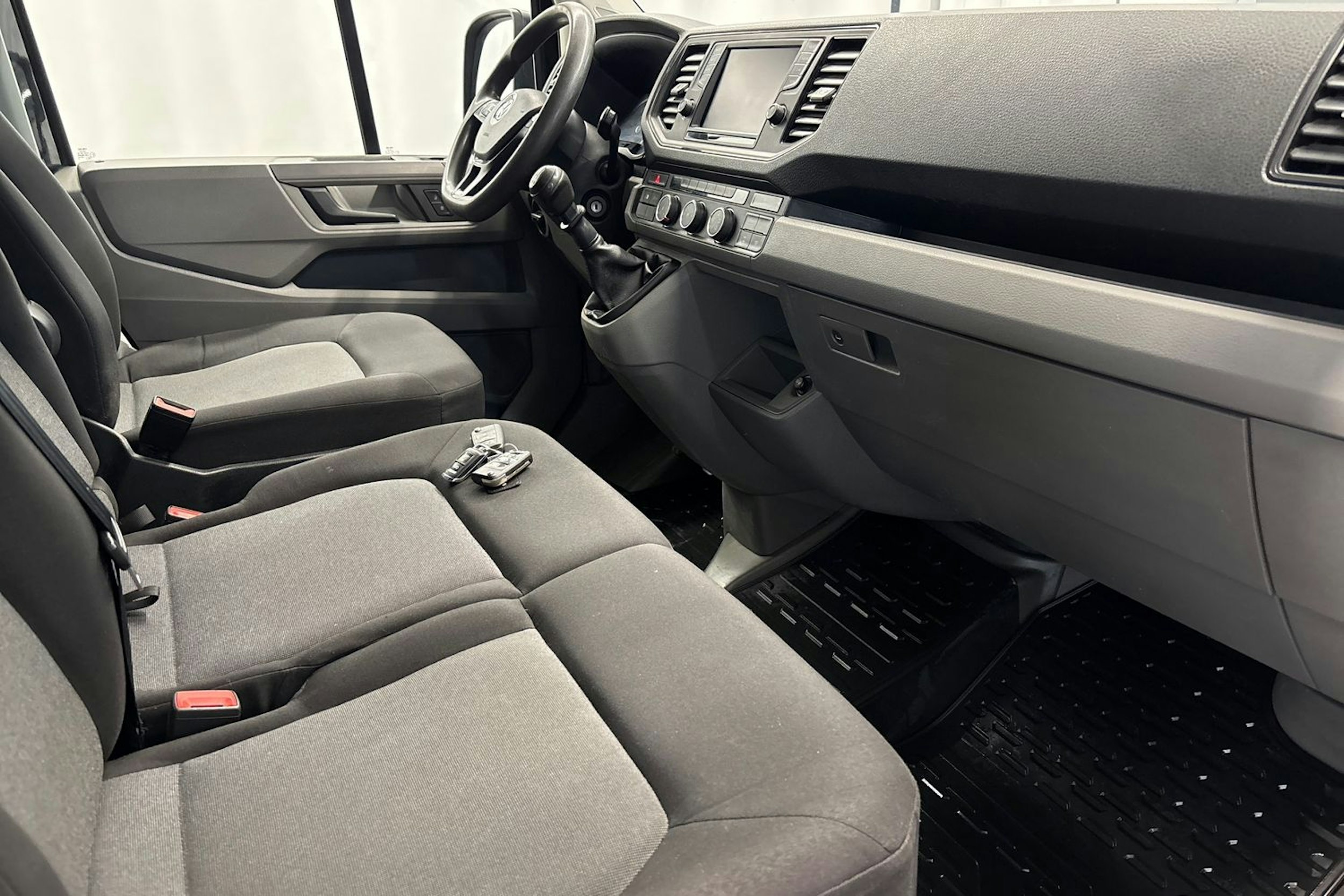 musta Volkswagen Crafter 2018 kuva 23.