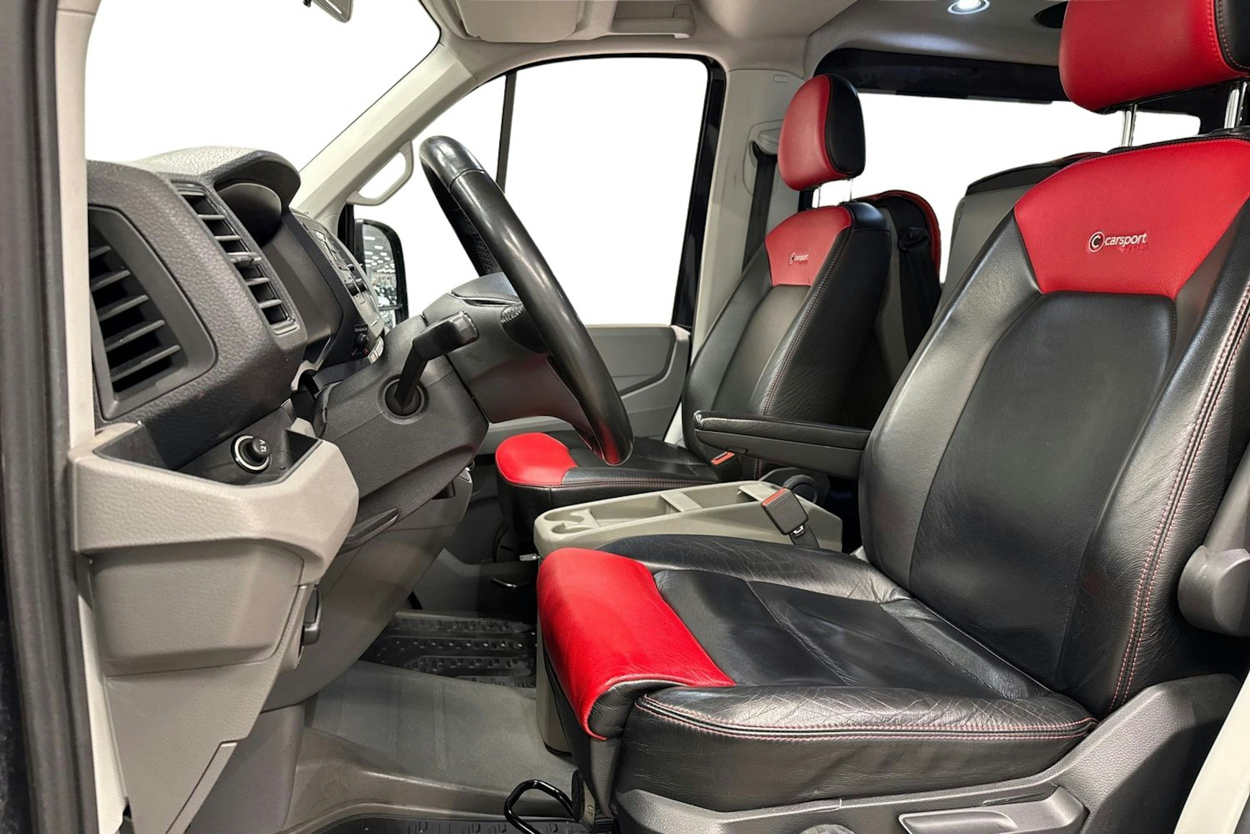 Musta Volkswagen CRAFTER 2018 kuva 7.
