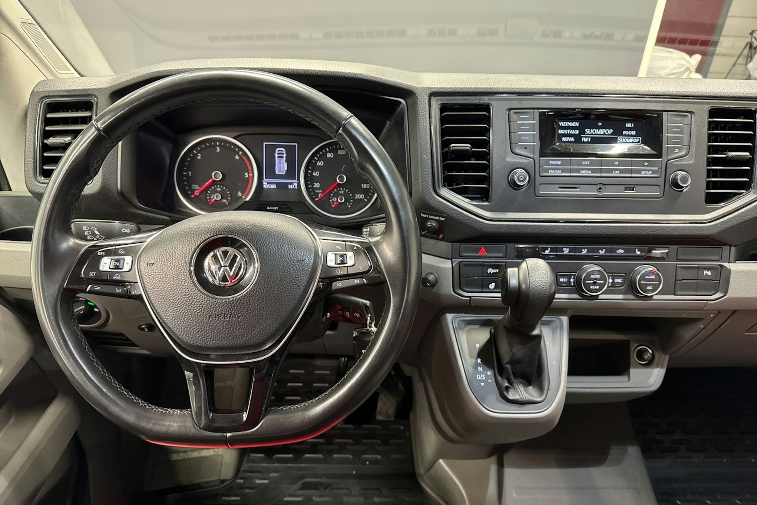 Musta Volkswagen CRAFTER 2018 kuva 9.
