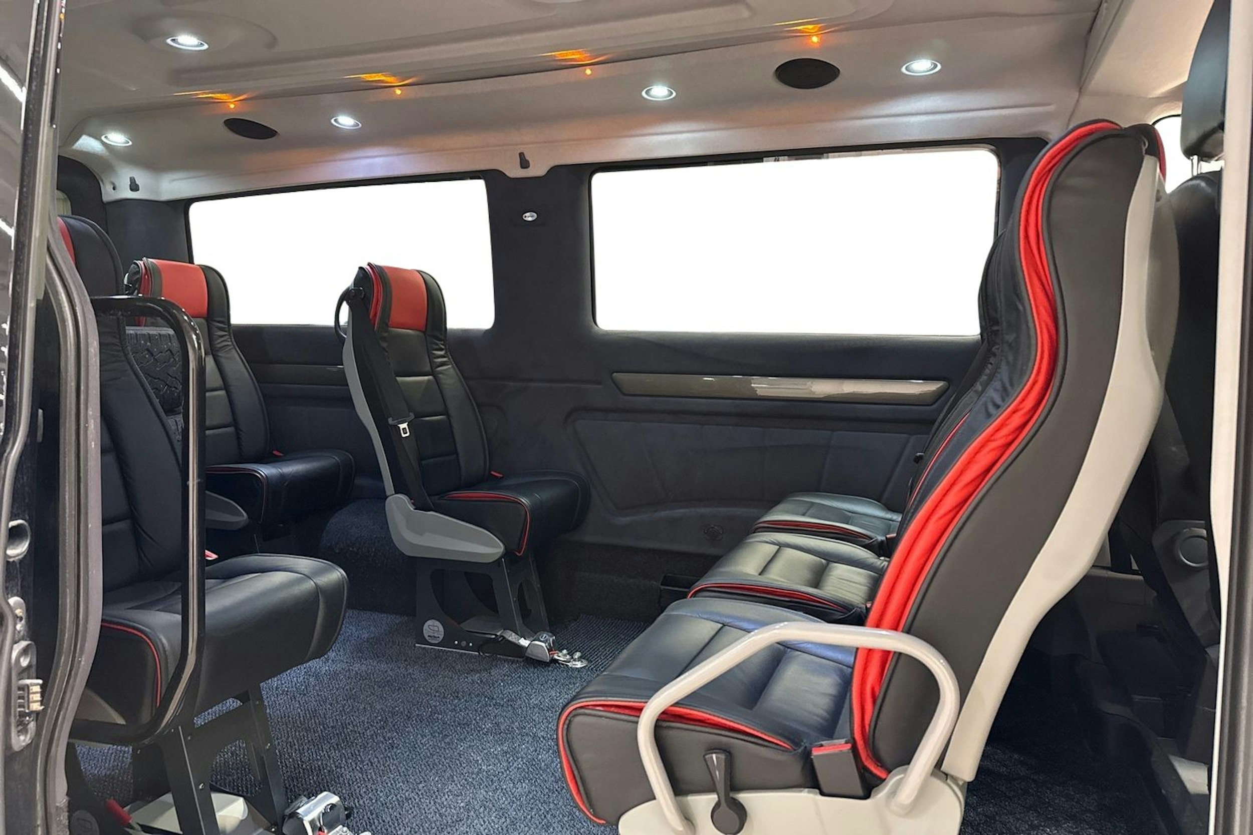 Musta Volkswagen CRAFTER 2018 kuva 10.