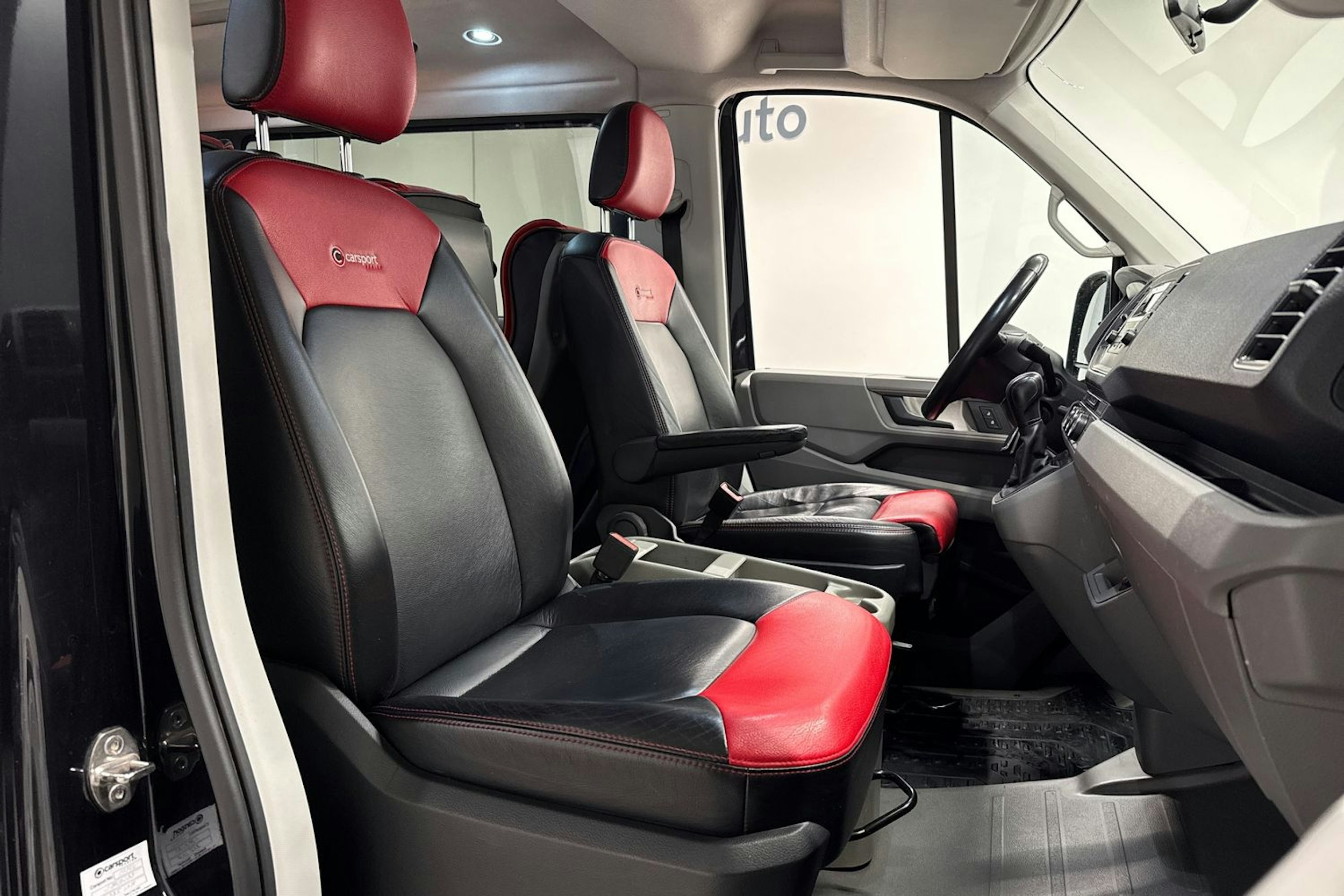 Musta Volkswagen CRAFTER 2018 kuva 13.