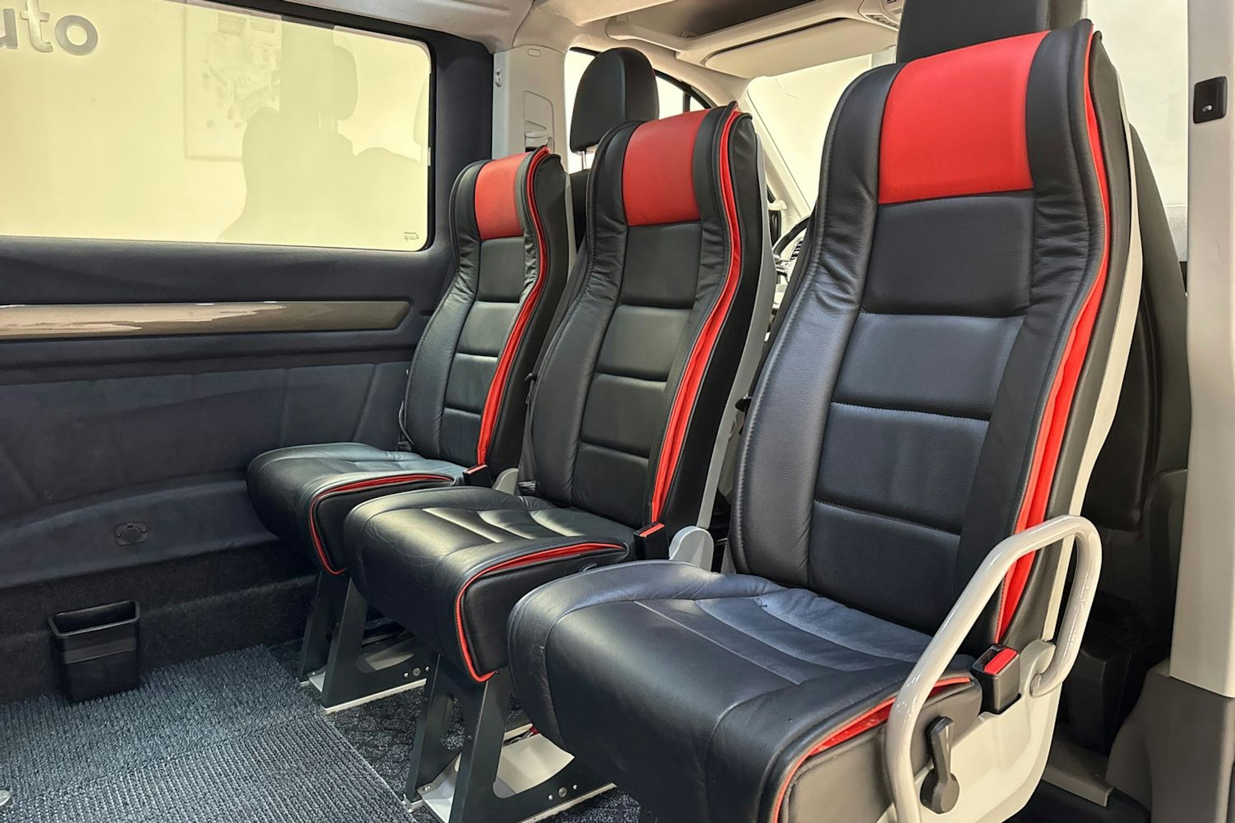 Musta Volkswagen CRAFTER 2018 kuva 14.