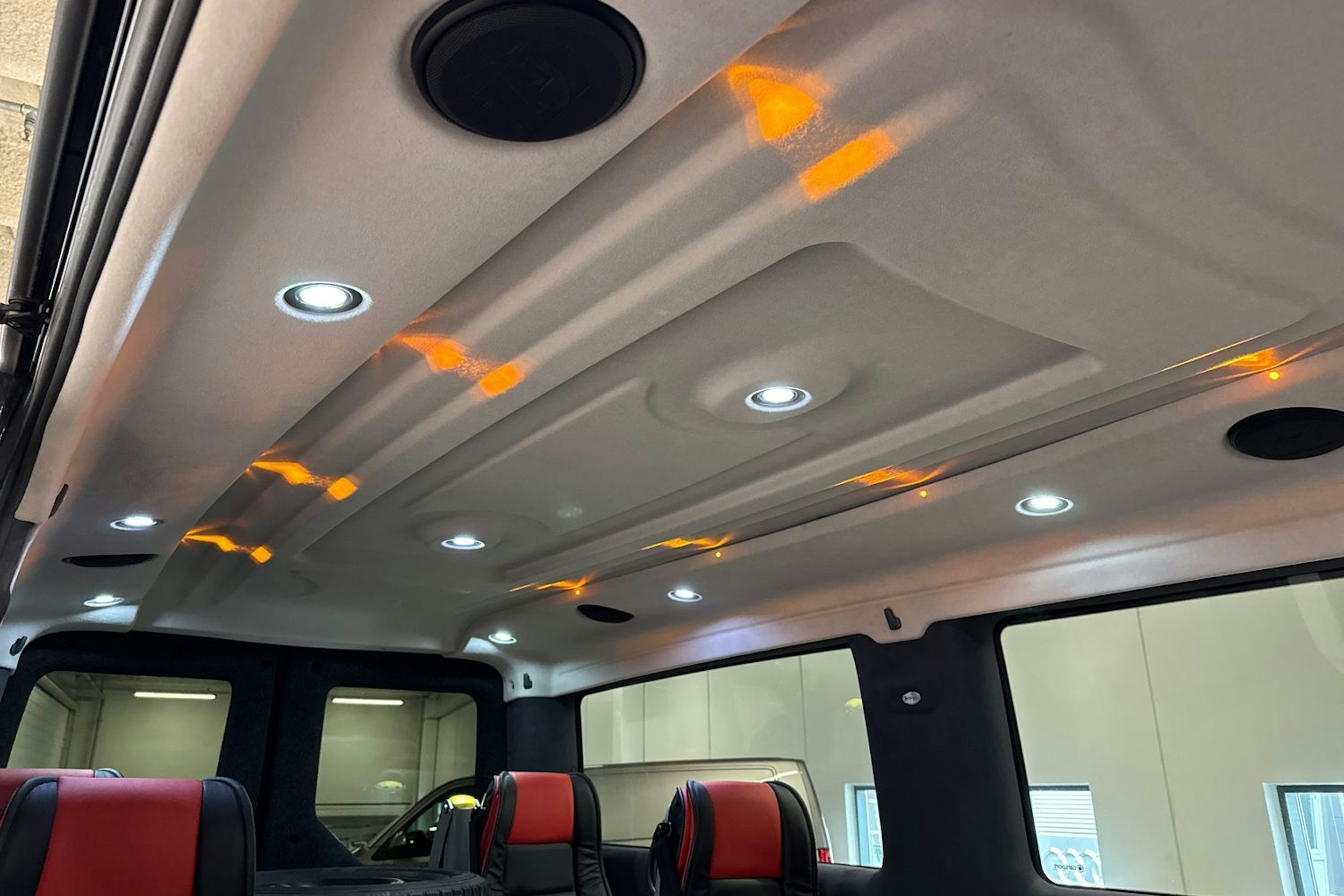 Musta Volkswagen CRAFTER 2018 kuva 16.