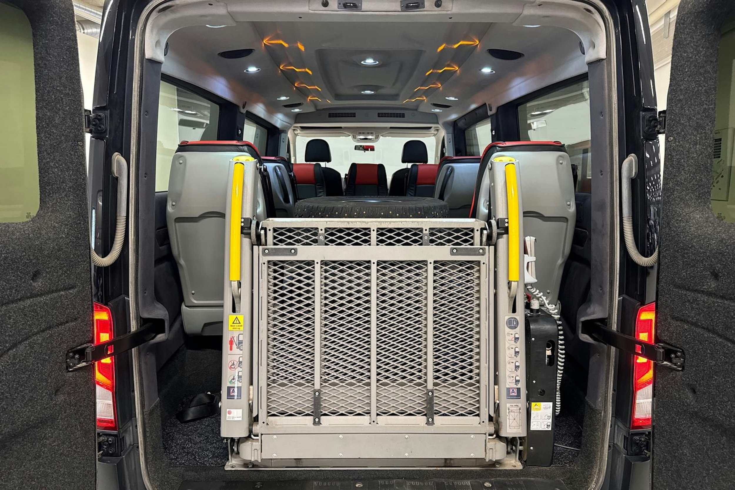 Musta Volkswagen CRAFTER 2018 kuva 17.