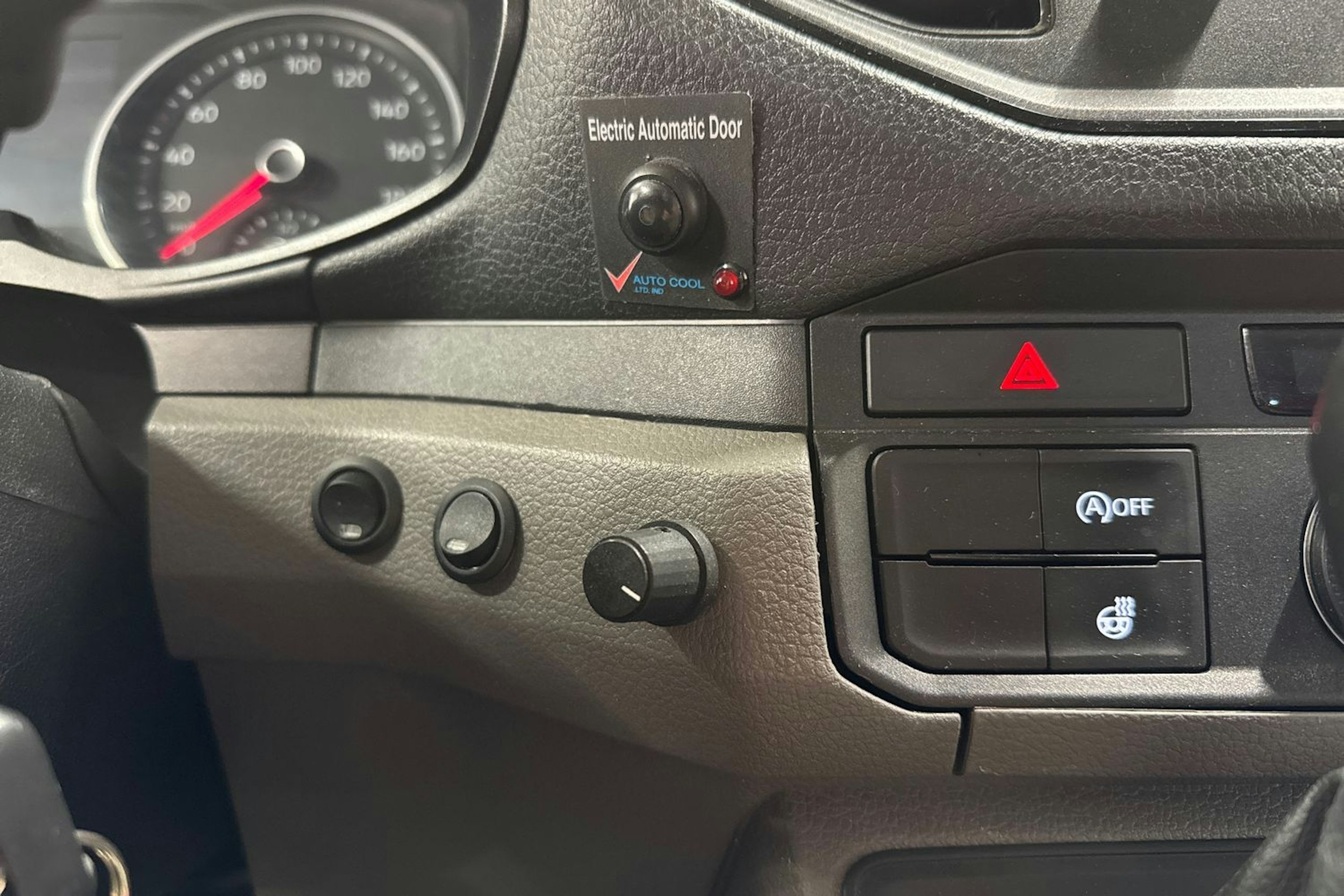 Musta Volkswagen CRAFTER 2018 kuva 22.