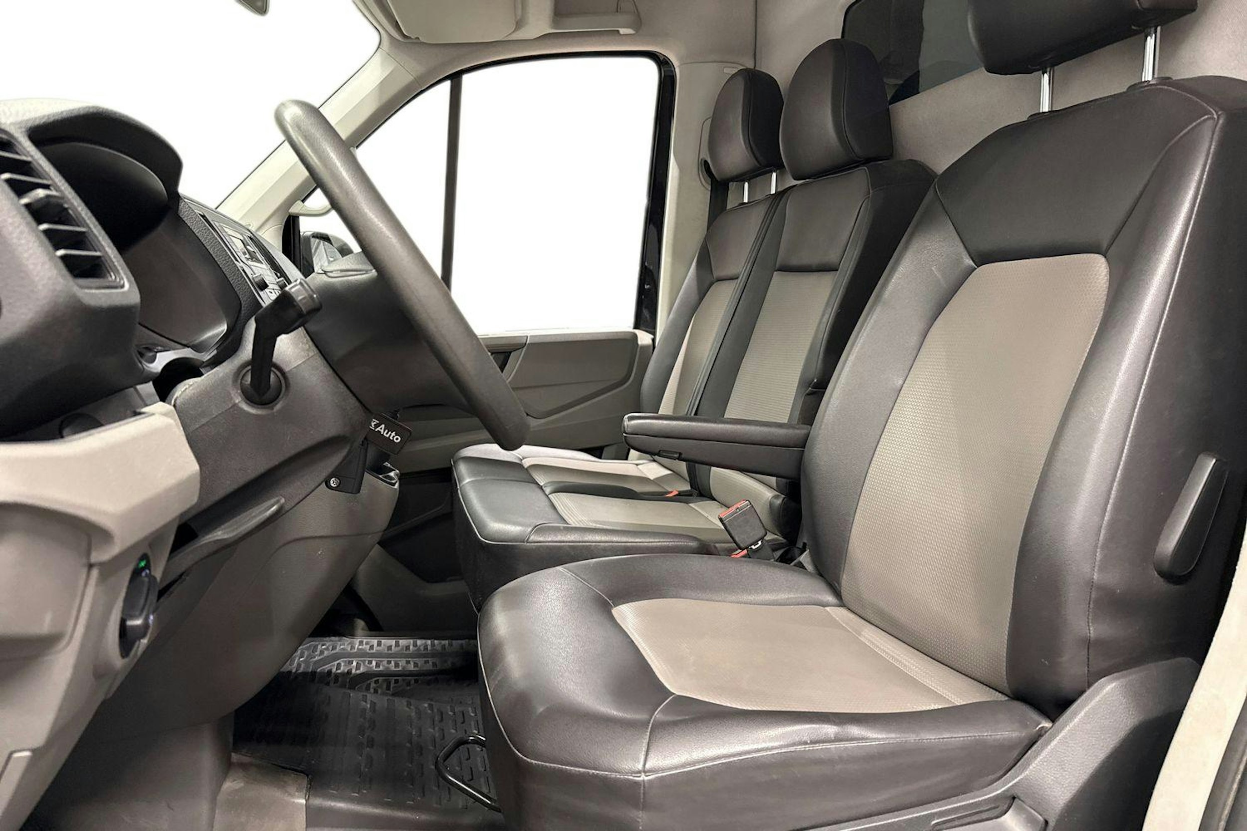 musta Volkswagen Crafter 2018 kuva 6.