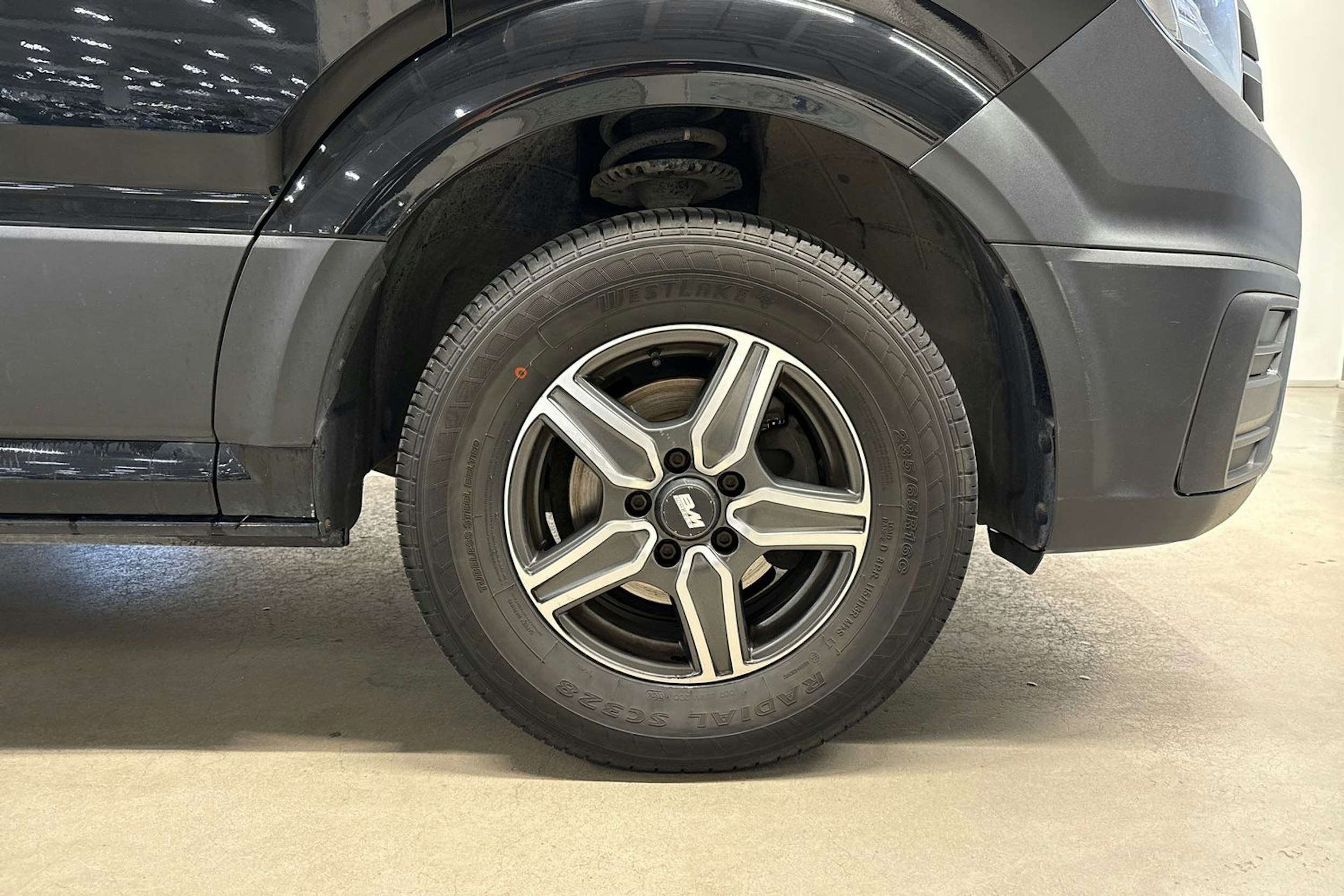musta Volkswagen Crafter 2018 kuva 9.