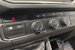 musta Volkswagen Crafter 2018 kuva 15.