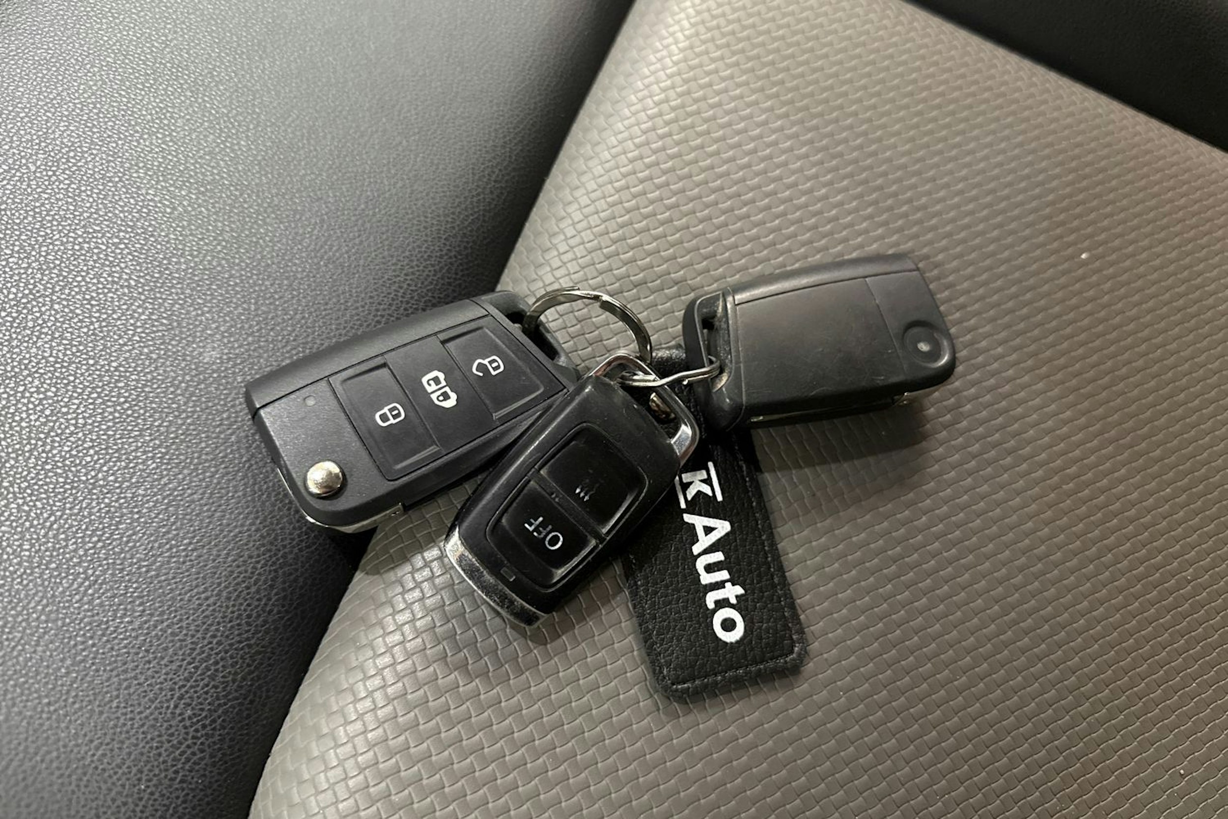 musta Volkswagen Crafter 2018 kuva 17.