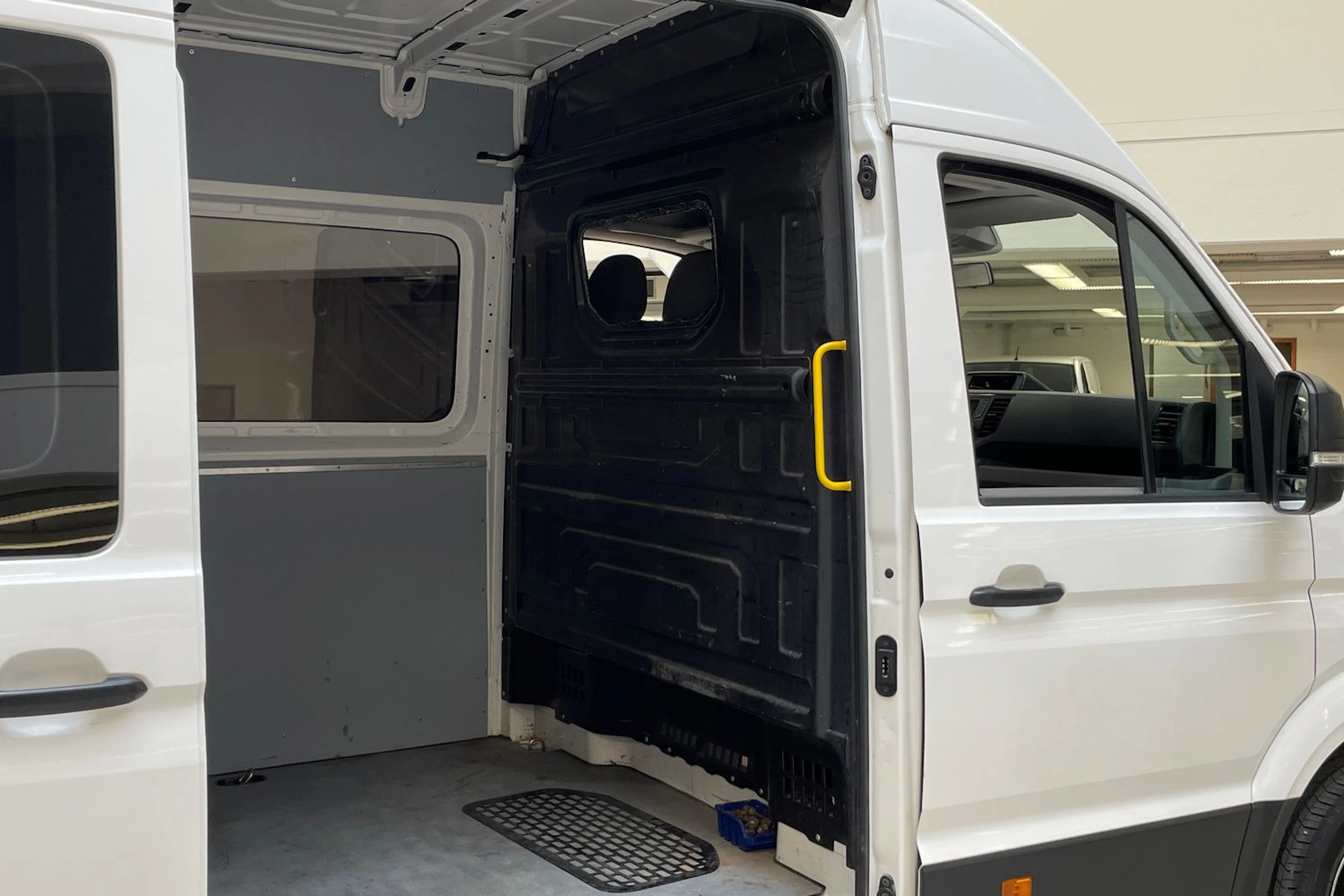 valkoinen Volkswagen Crafter 2018 kuva 14.