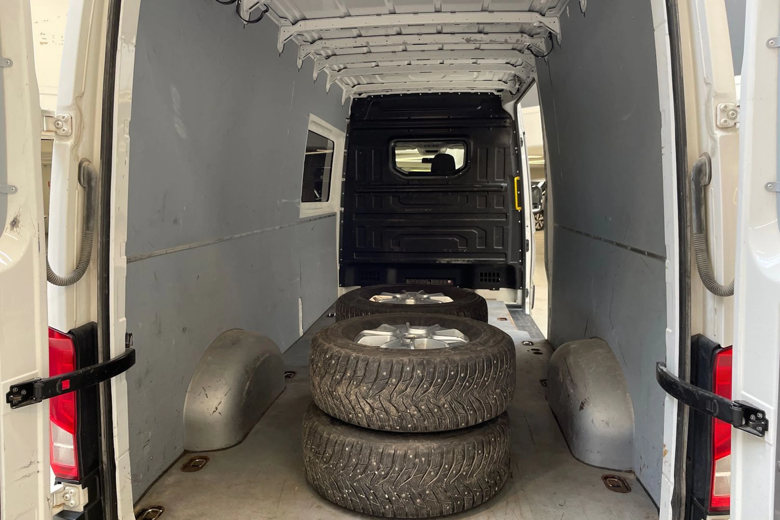 valkoinen Volkswagen Crafter 2018 kuva 16.