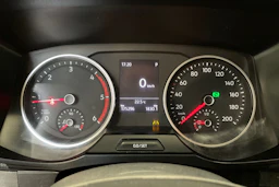 valkoinen Volkswagen Crafter 2018 kuva 21.