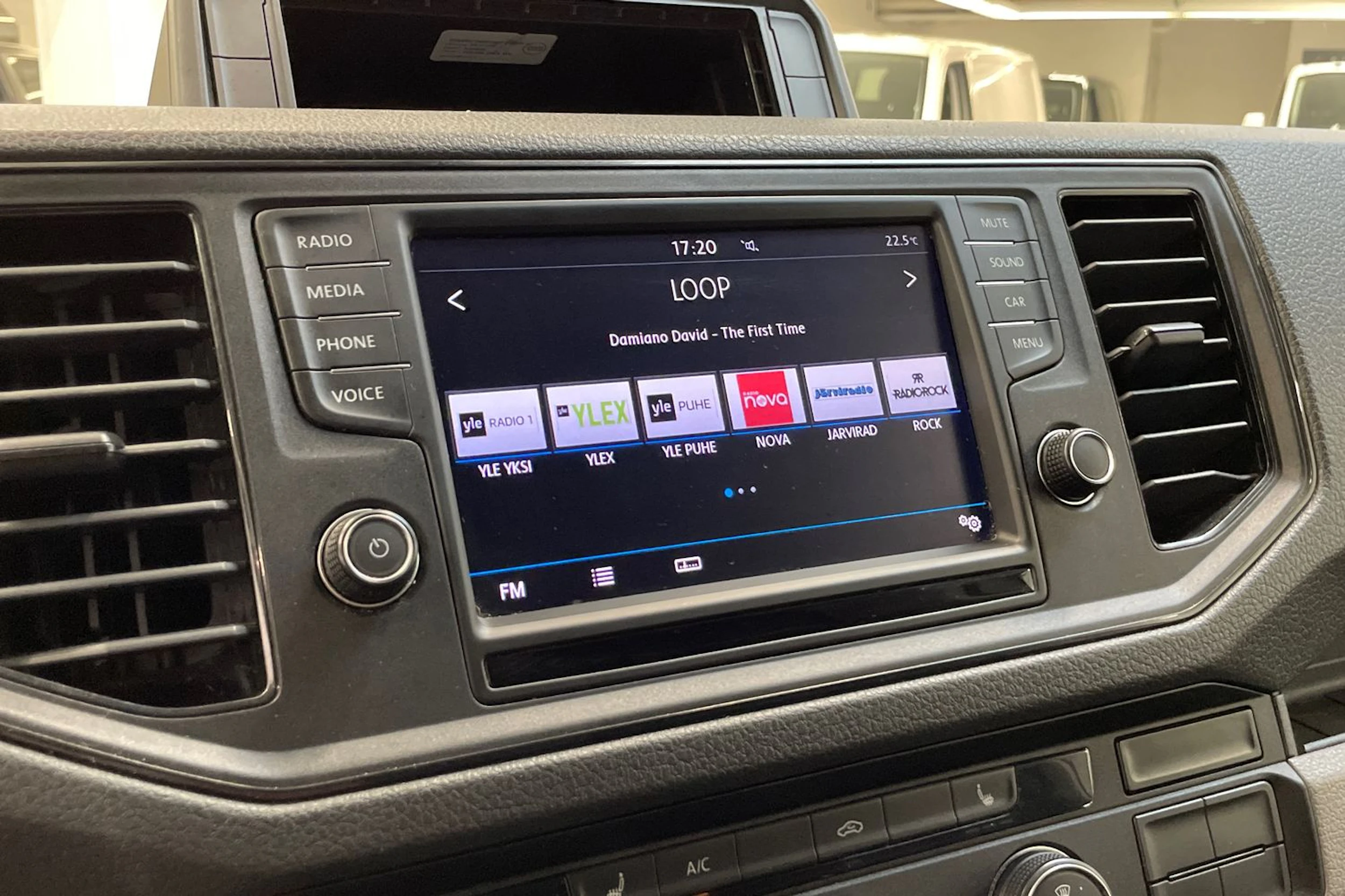 valkoinen Volkswagen Crafter 2018 kuva 22.
