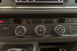 valkoinen Volkswagen Crafter 2018 kuva 27.