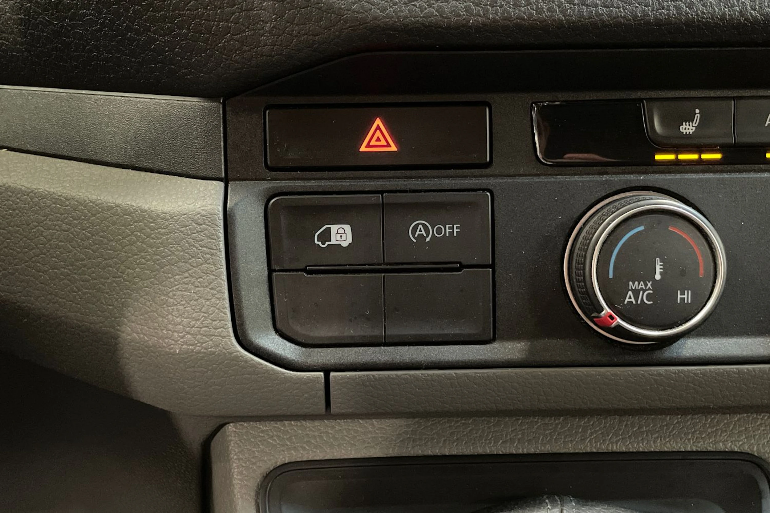 valkoinen Volkswagen Crafter 2018 kuva 28.