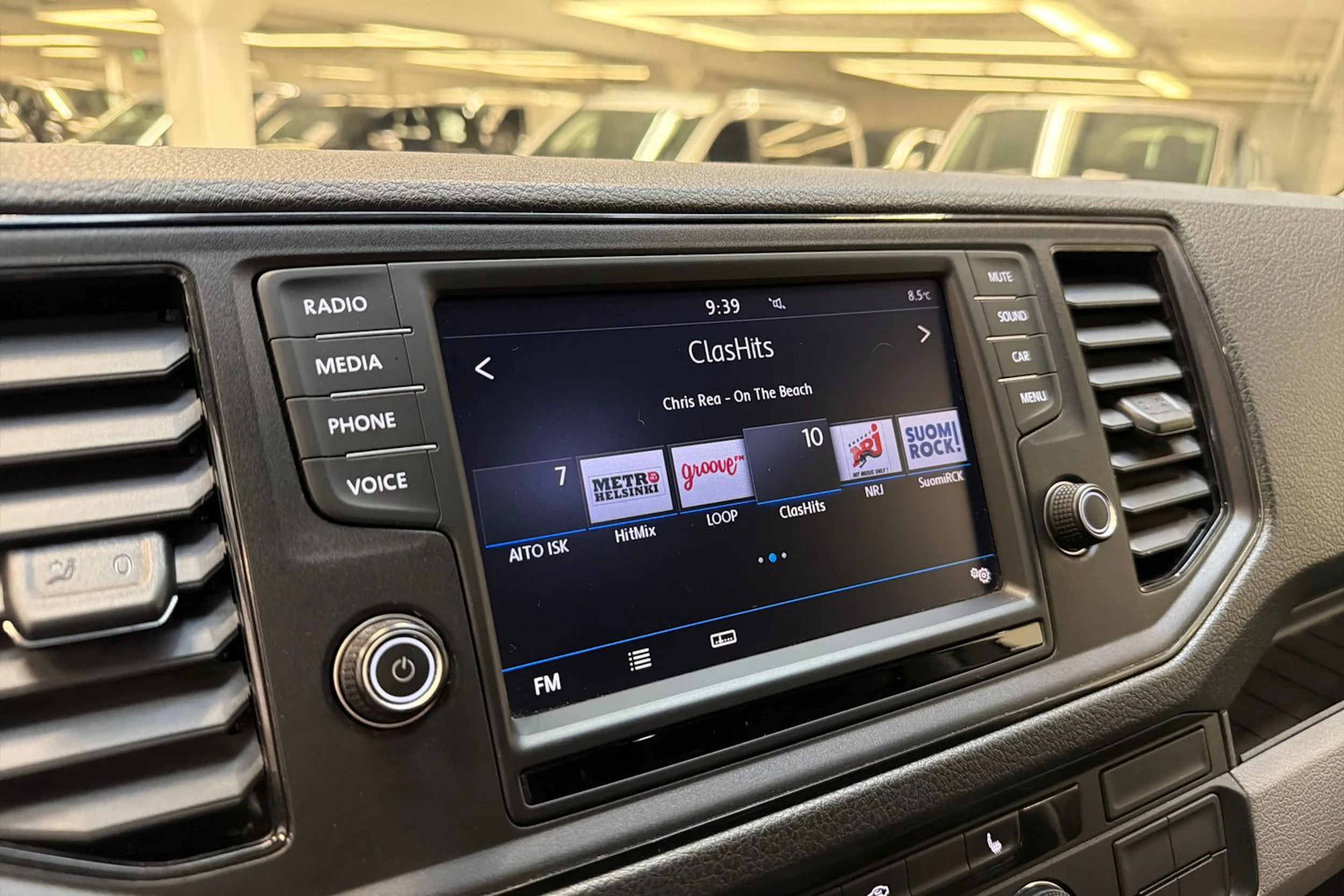 harmaa Volkswagen Crafter 2018 kuva 12.