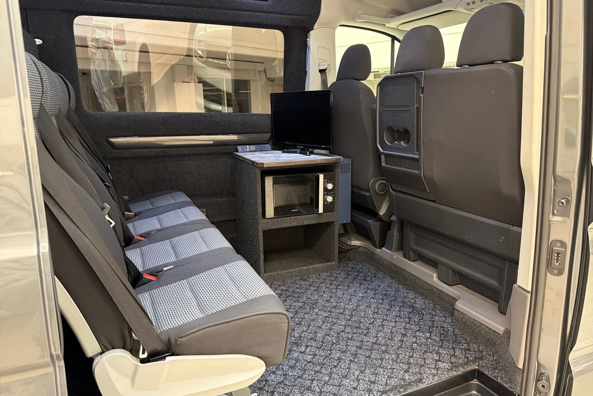 harmaa Volkswagen Crafter 2018 kuva 19.
