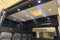 harmaa Volkswagen Crafter 2018 kuva 20.