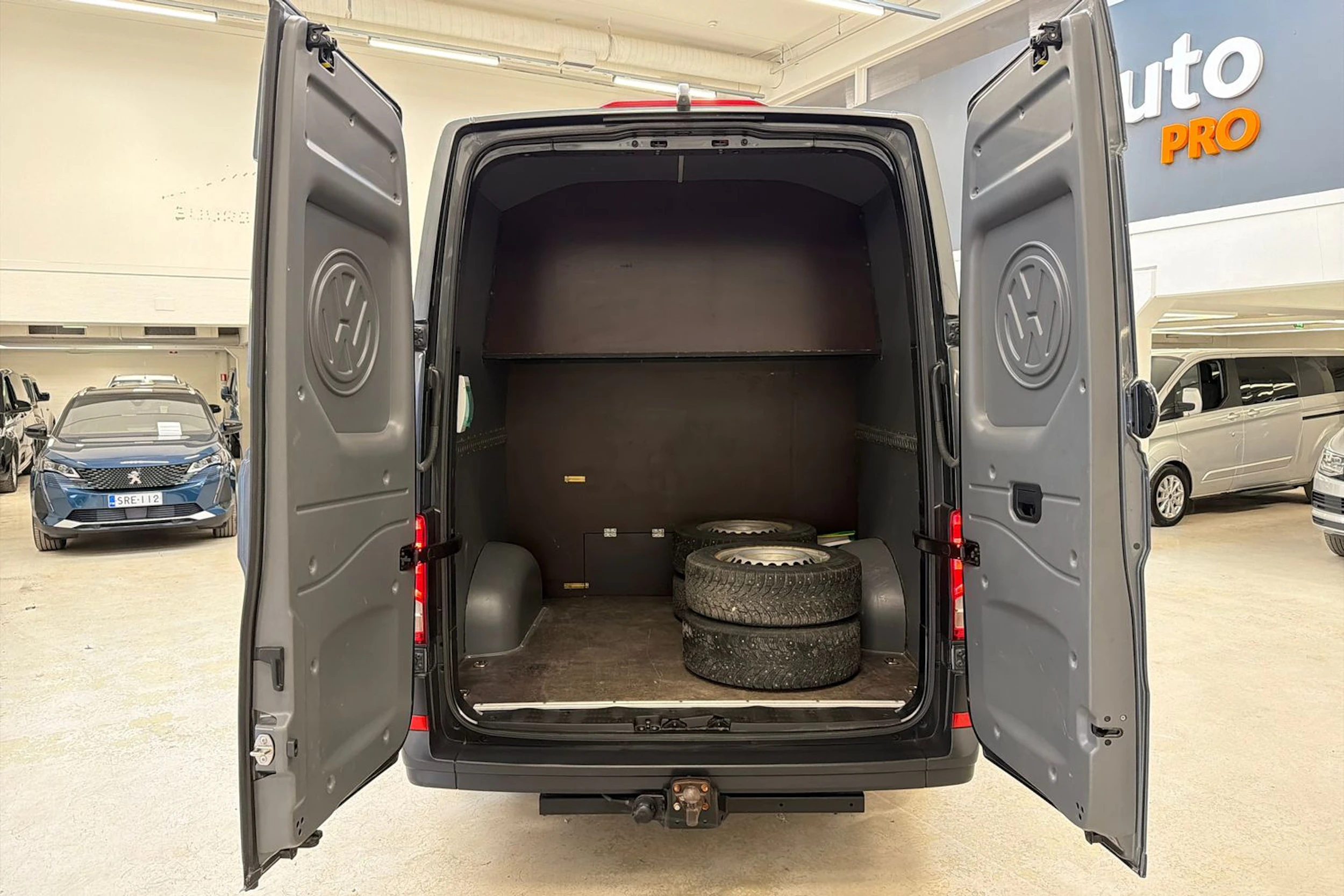 harmaa Volkswagen Crafter 2018 kuva 21.