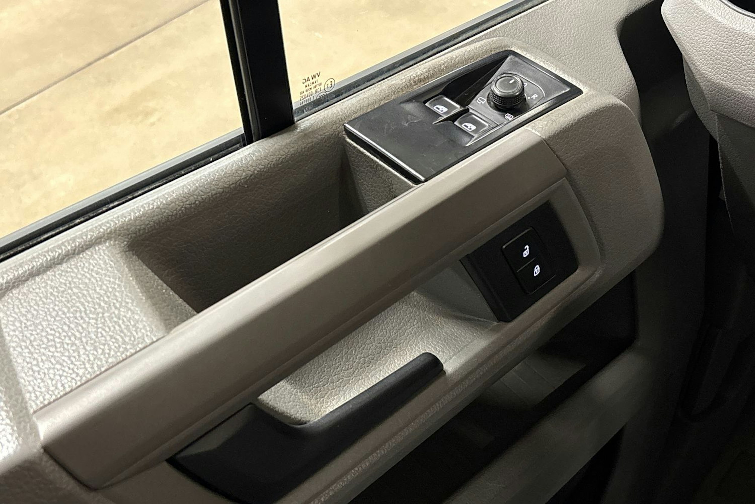 musta Volkswagen Crafter 2018 kuva 13.