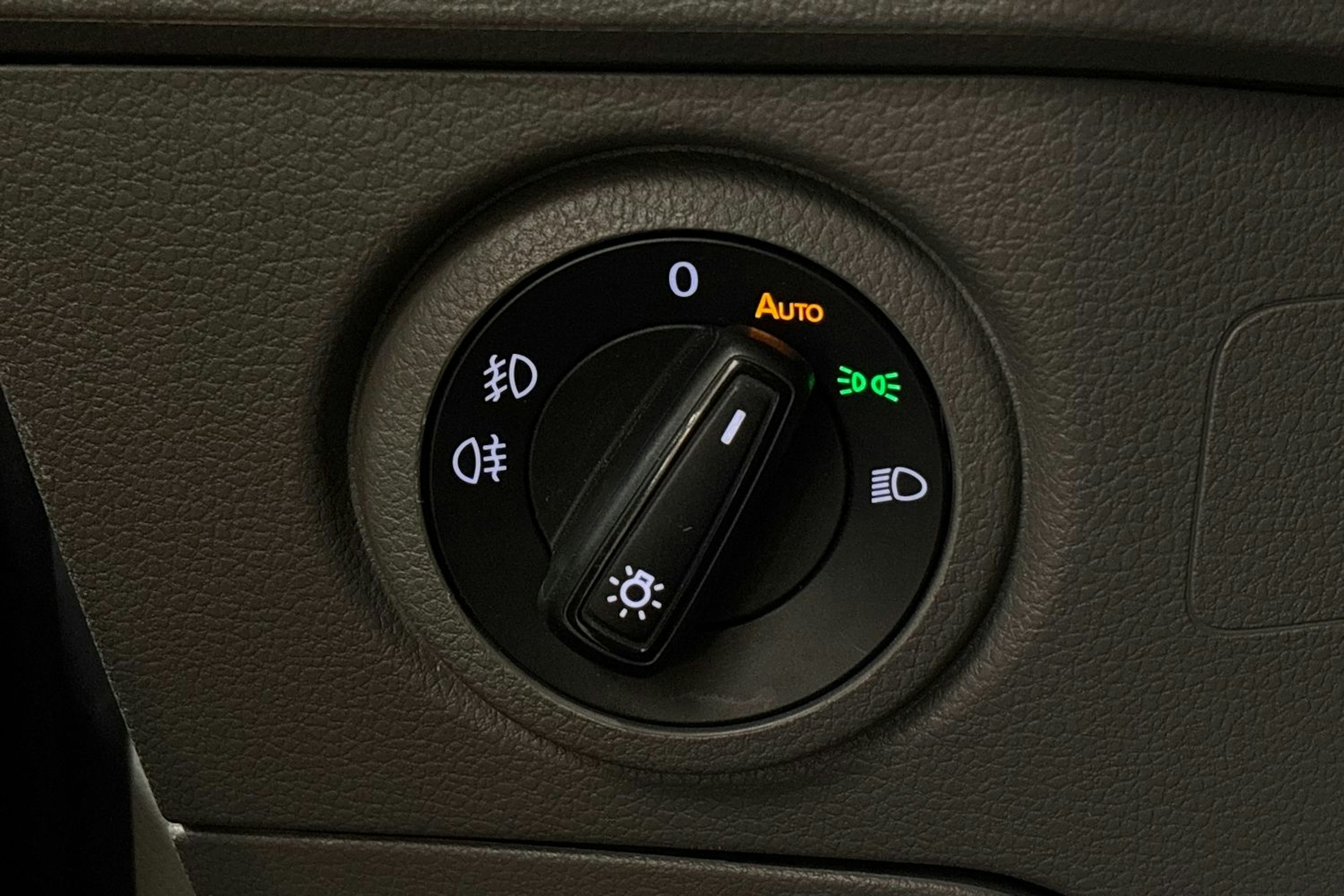 musta Volkswagen Crafter 2018 kuva 15.