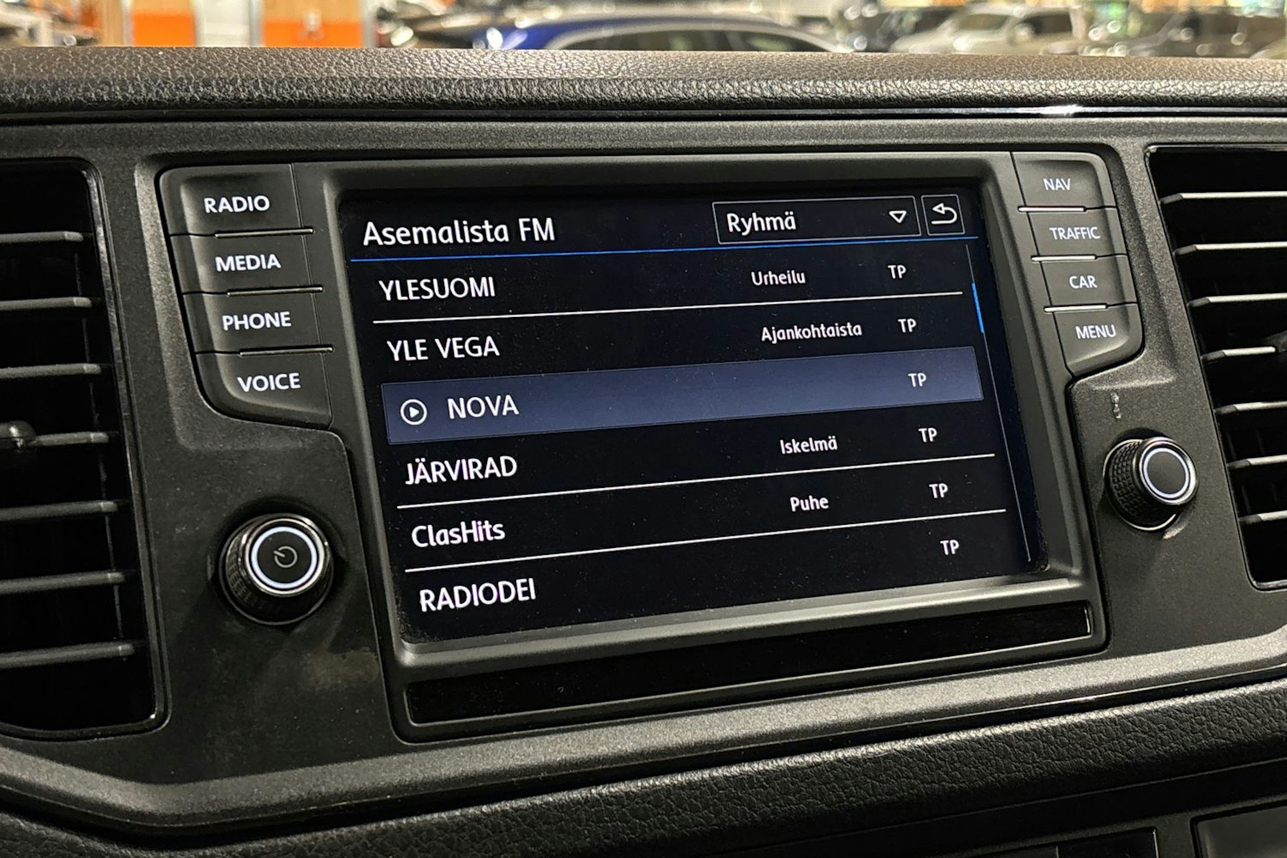 musta Volkswagen Crafter 2018 kuva 18.