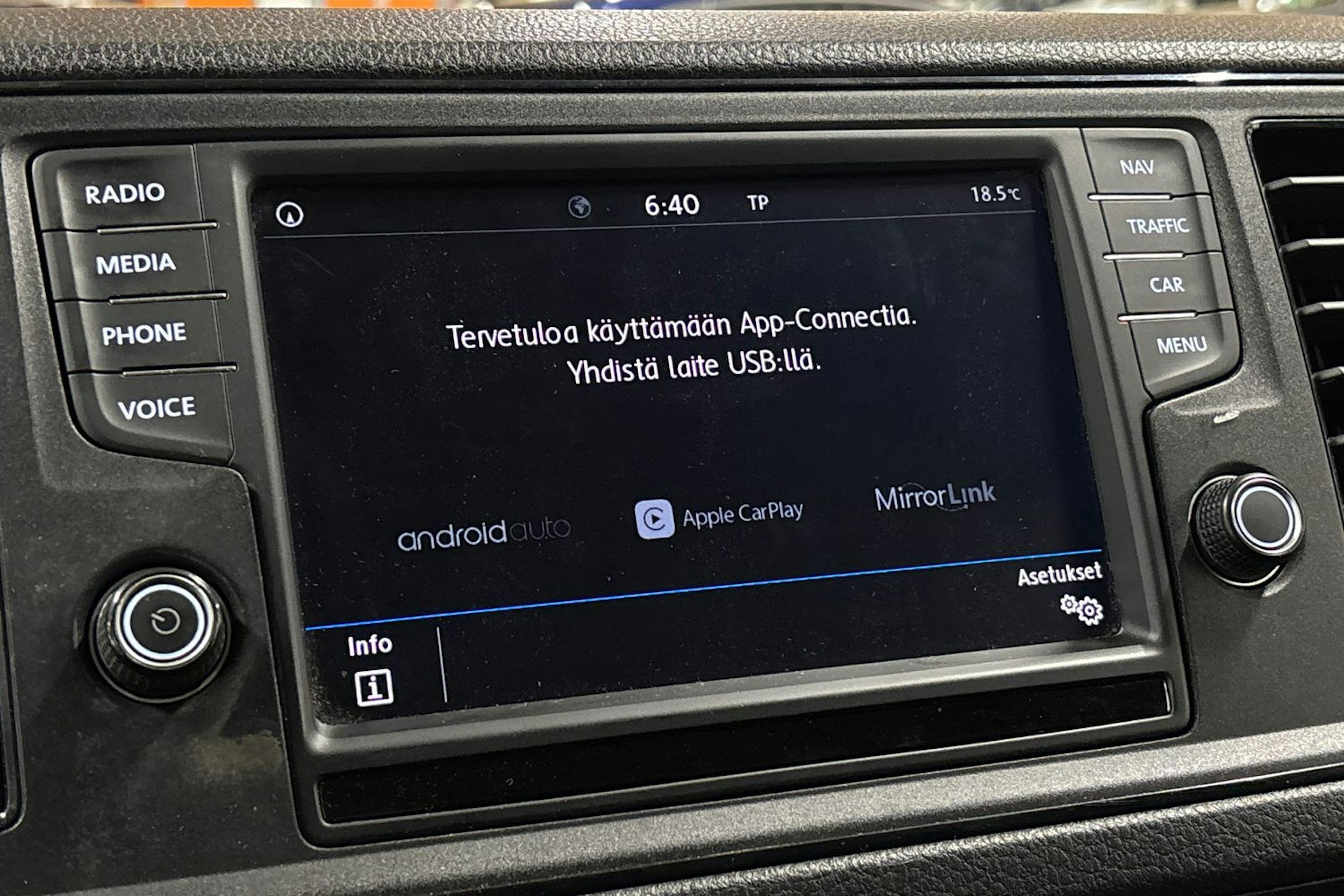 musta Volkswagen Crafter 2018 kuva 21.