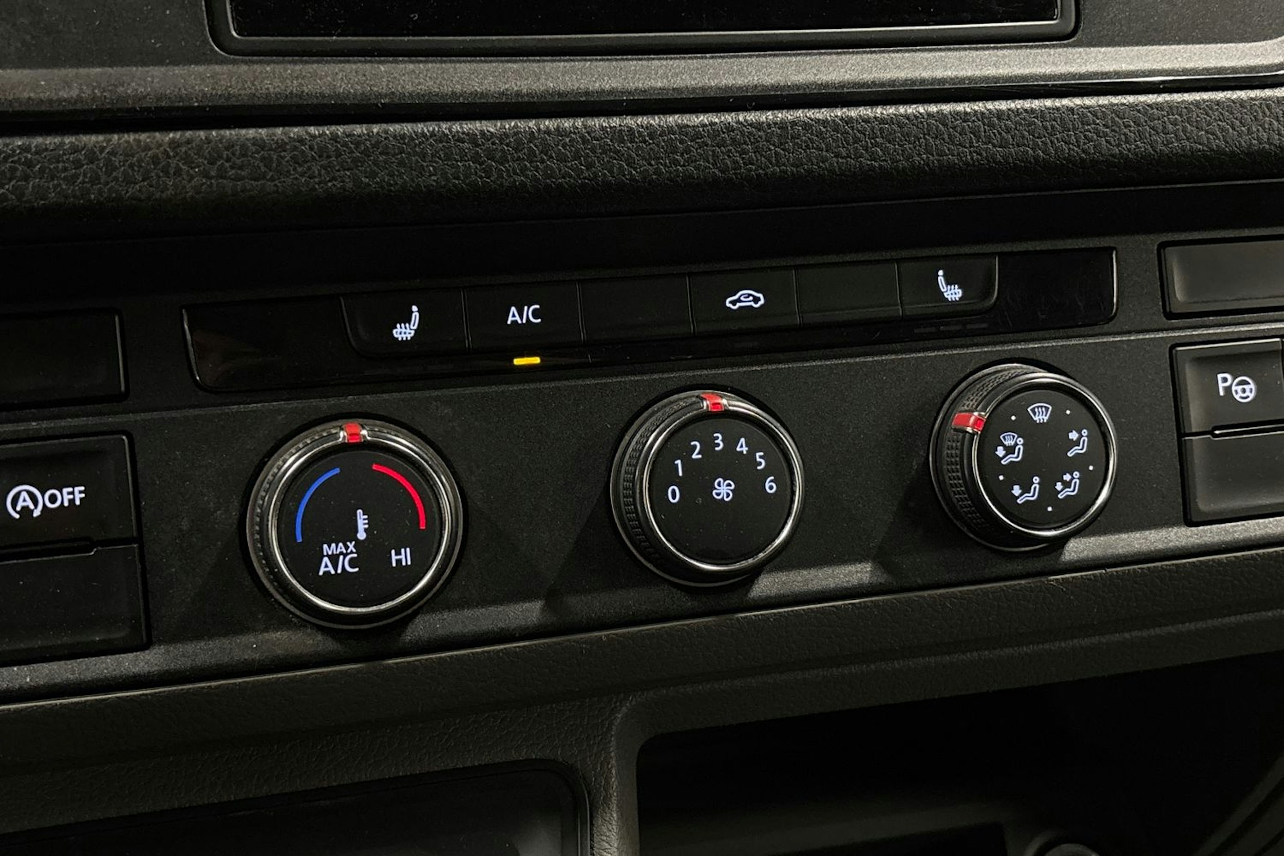 musta Volkswagen Crafter 2018 kuva 25.