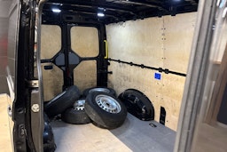 musta Volkswagen Crafter 2018 kuva 28.