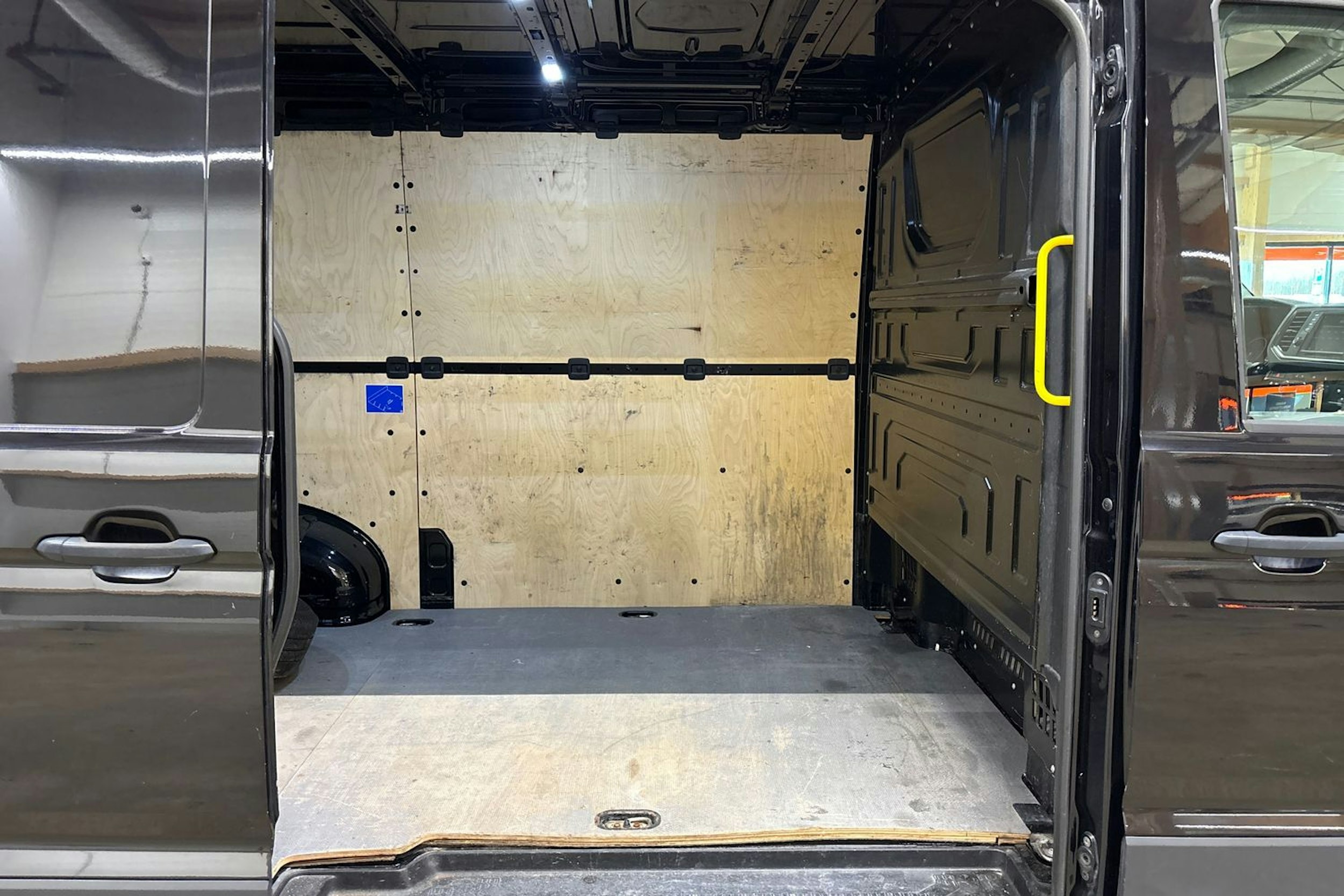 musta Volkswagen Crafter 2018 kuva 29.