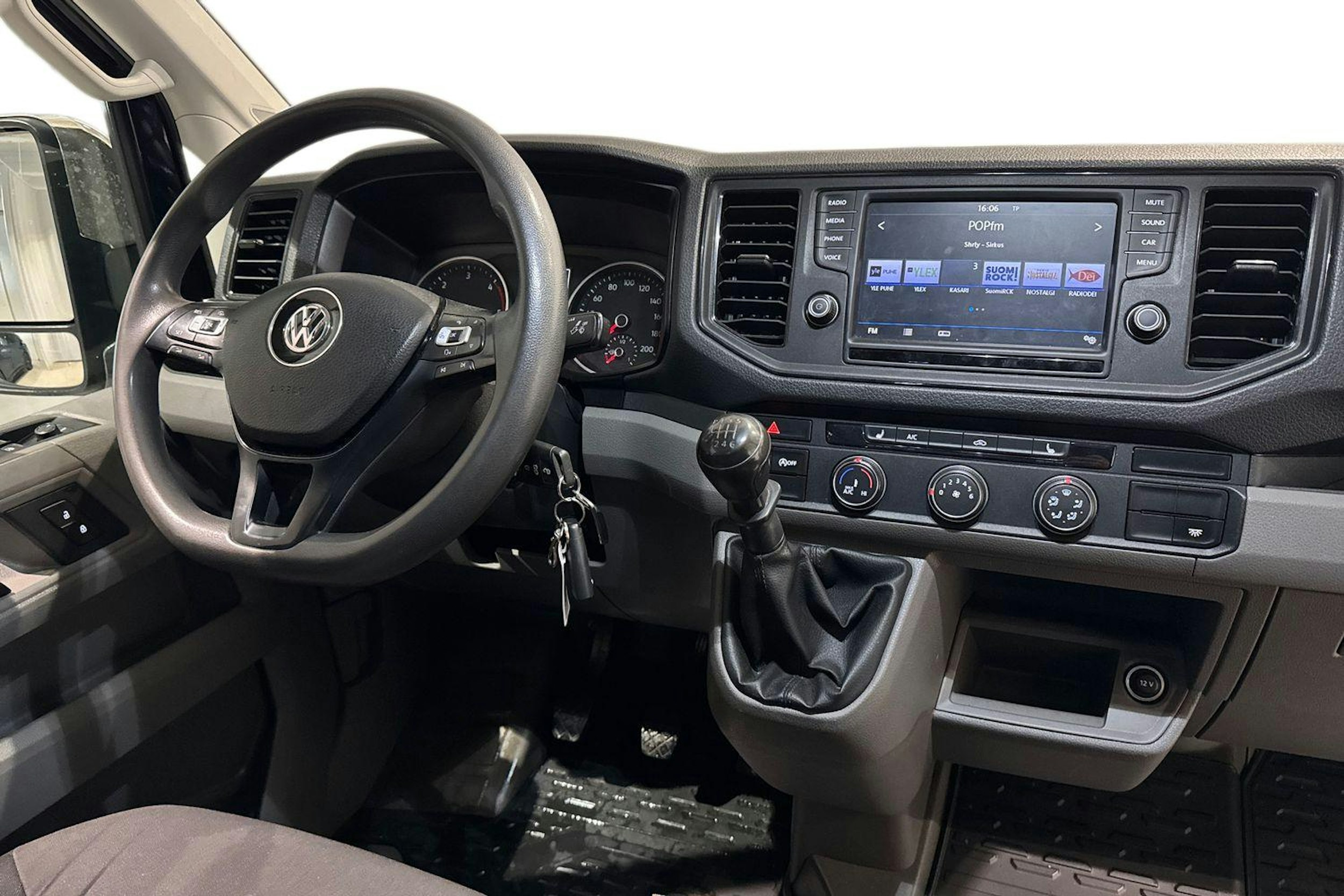 musta Volkswagen Crafter 2018 kuva 9.