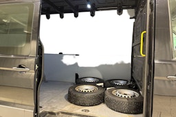 musta Volkswagen Crafter 2018 kuva 11.