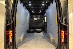 musta Volkswagen Crafter 2018 kuva 16.