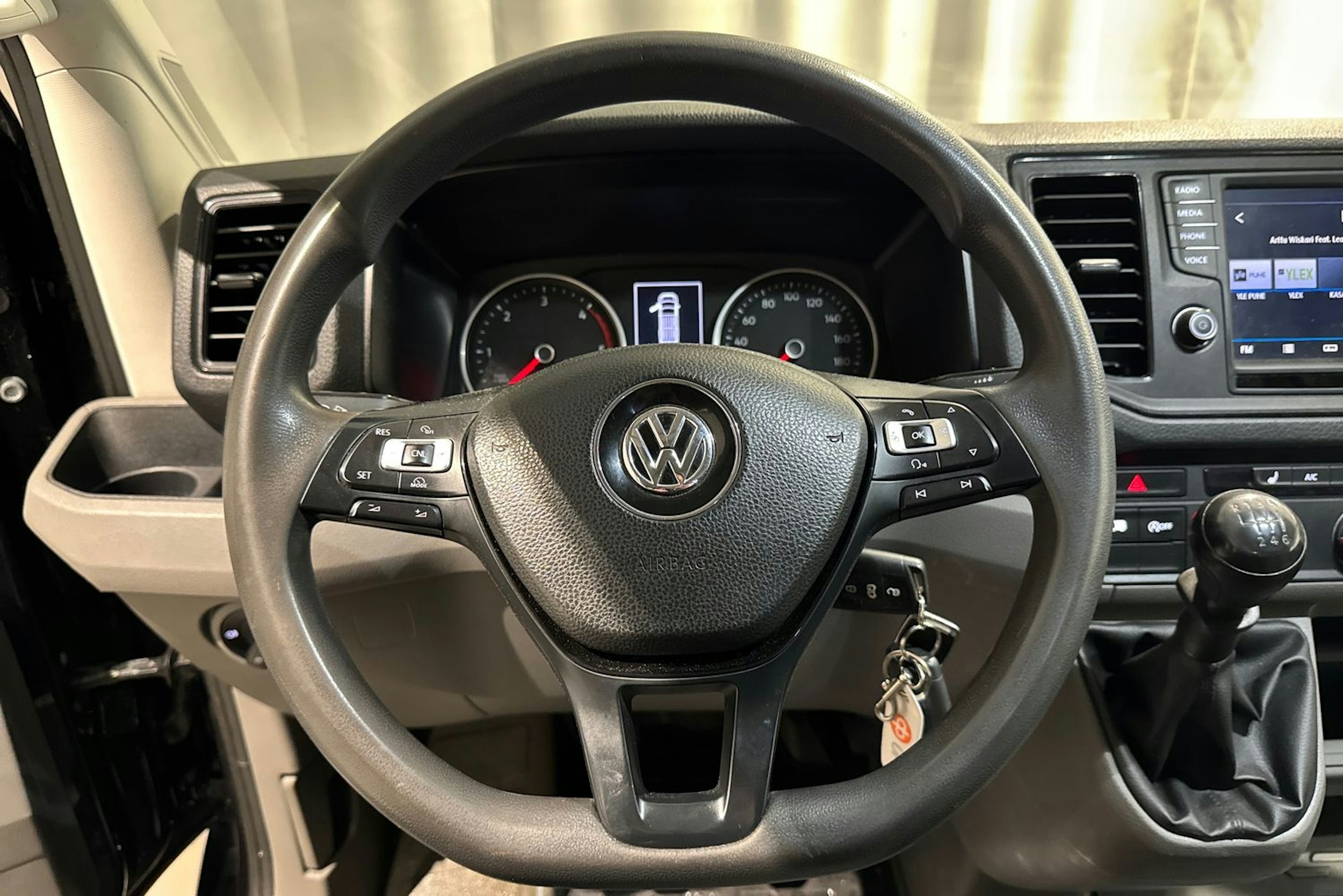 musta Volkswagen Crafter 2018 kuva 17.