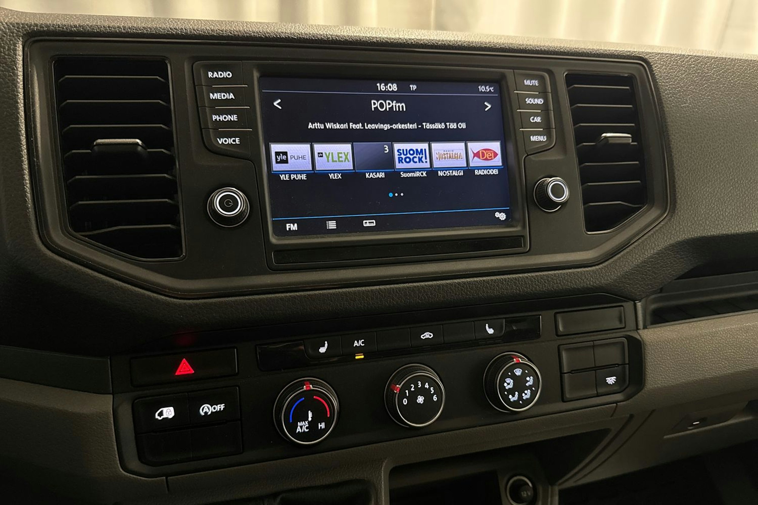 musta Volkswagen Crafter 2018 kuva 19.