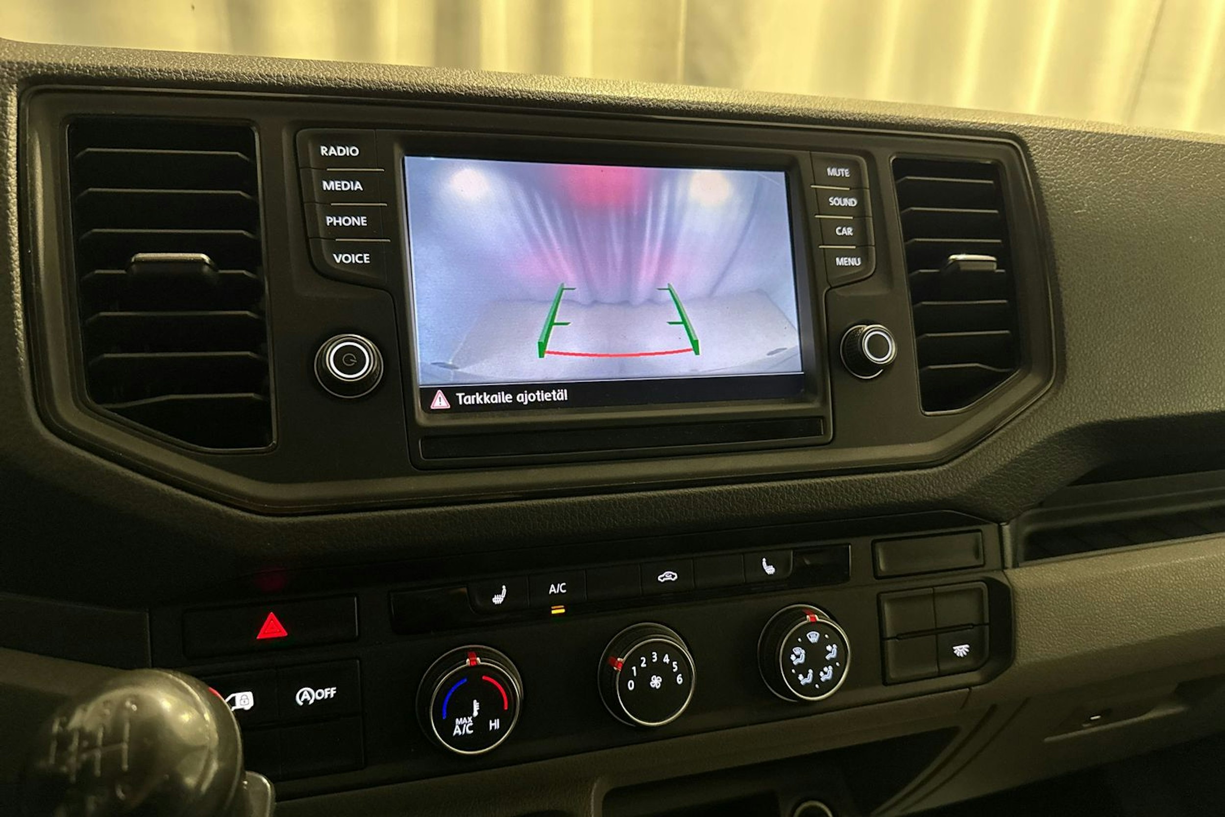 musta Volkswagen Crafter 2018 kuva 20.