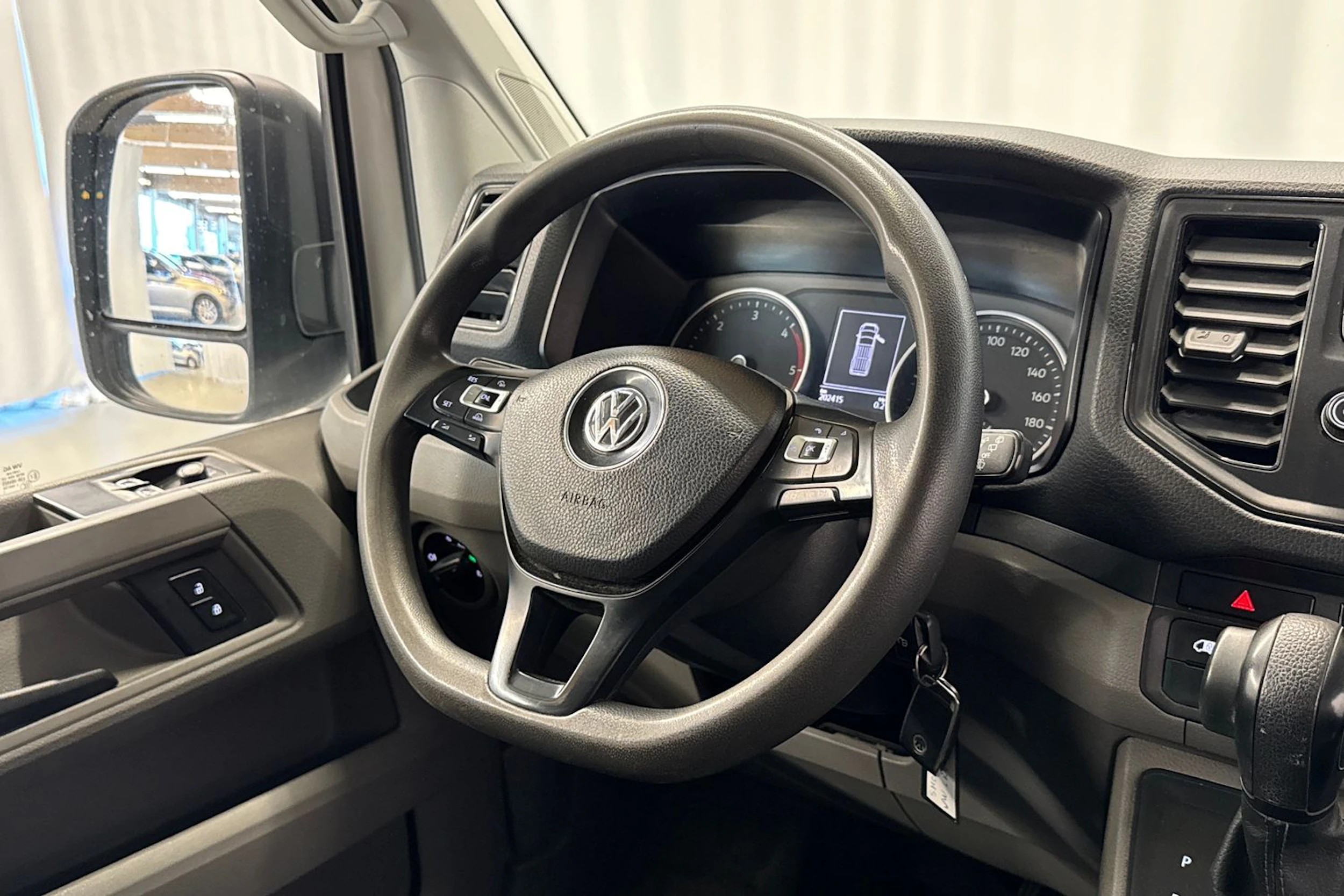 valkoinen Volkswagen Crafter 2018 kuva 13.