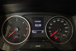 valkoinen Volkswagen Crafter 2018 kuva 17.