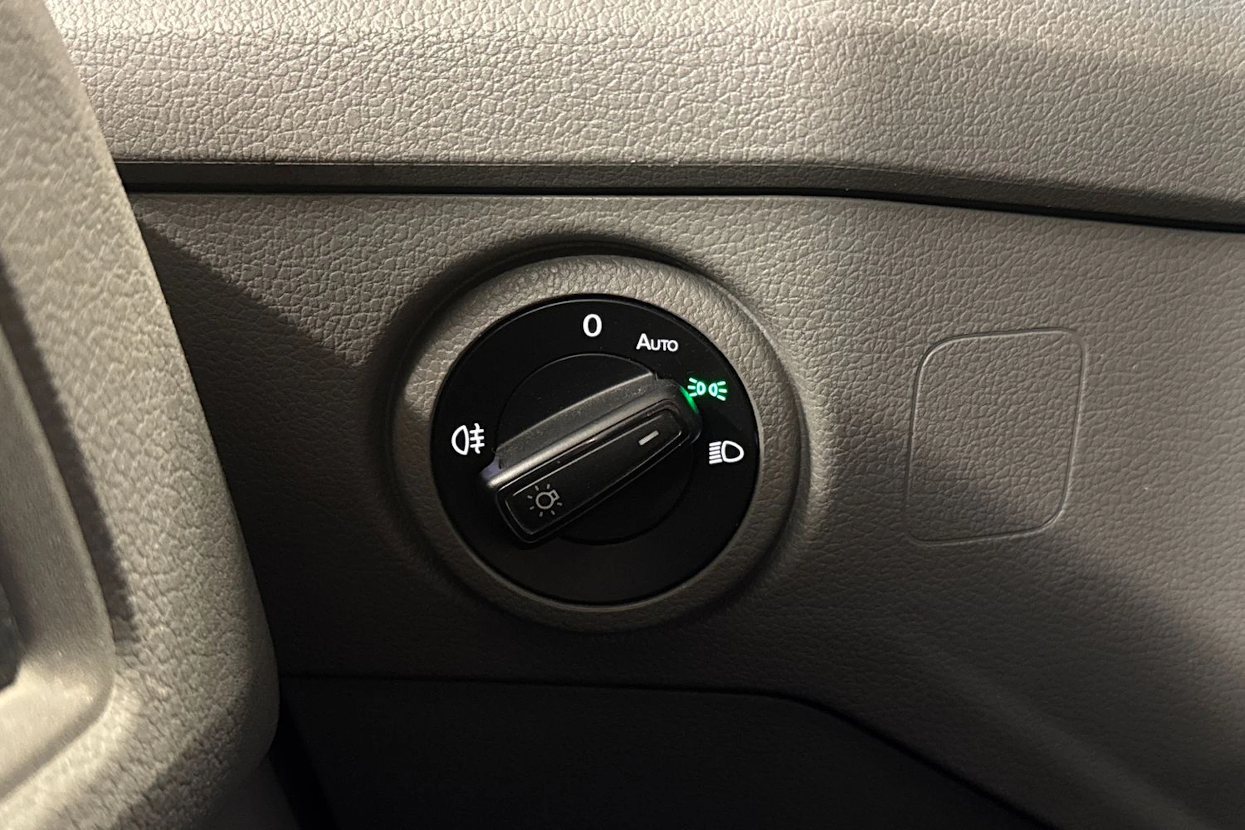 valkoinen Volkswagen Crafter 2018 kuva 21.