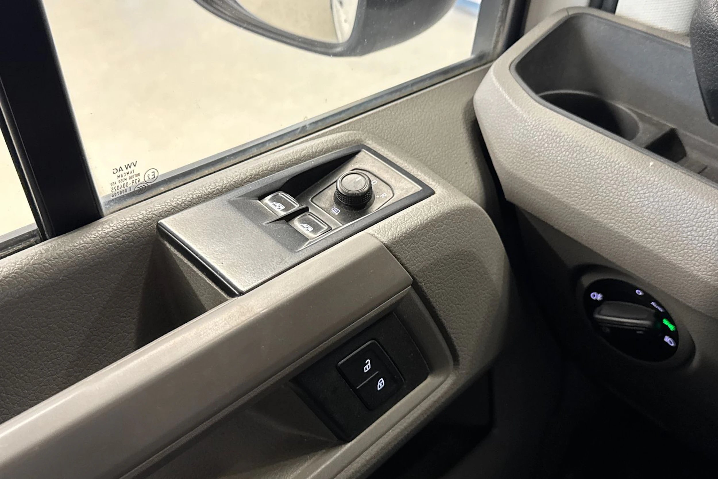 valkoinen Volkswagen Crafter 2018 kuva 22.