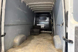 valkoinen Volkswagen Crafter 2018 kuva 27.