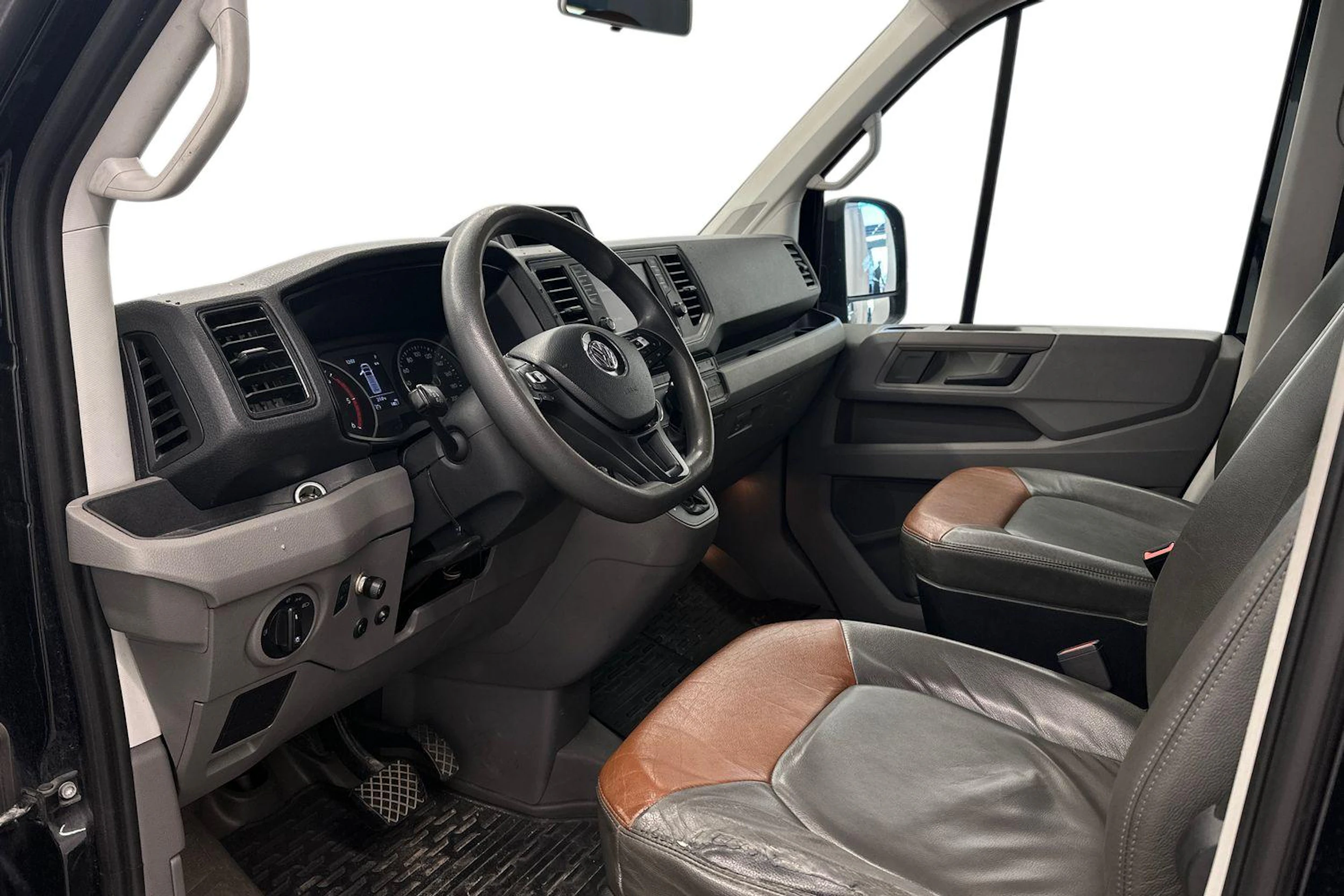 musta Volkswagen Crafter 2018 kuva 6.