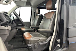 musta Volkswagen Crafter 2018 kuva 8.