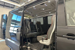 musta Volkswagen Crafter 2018 kuva 11.