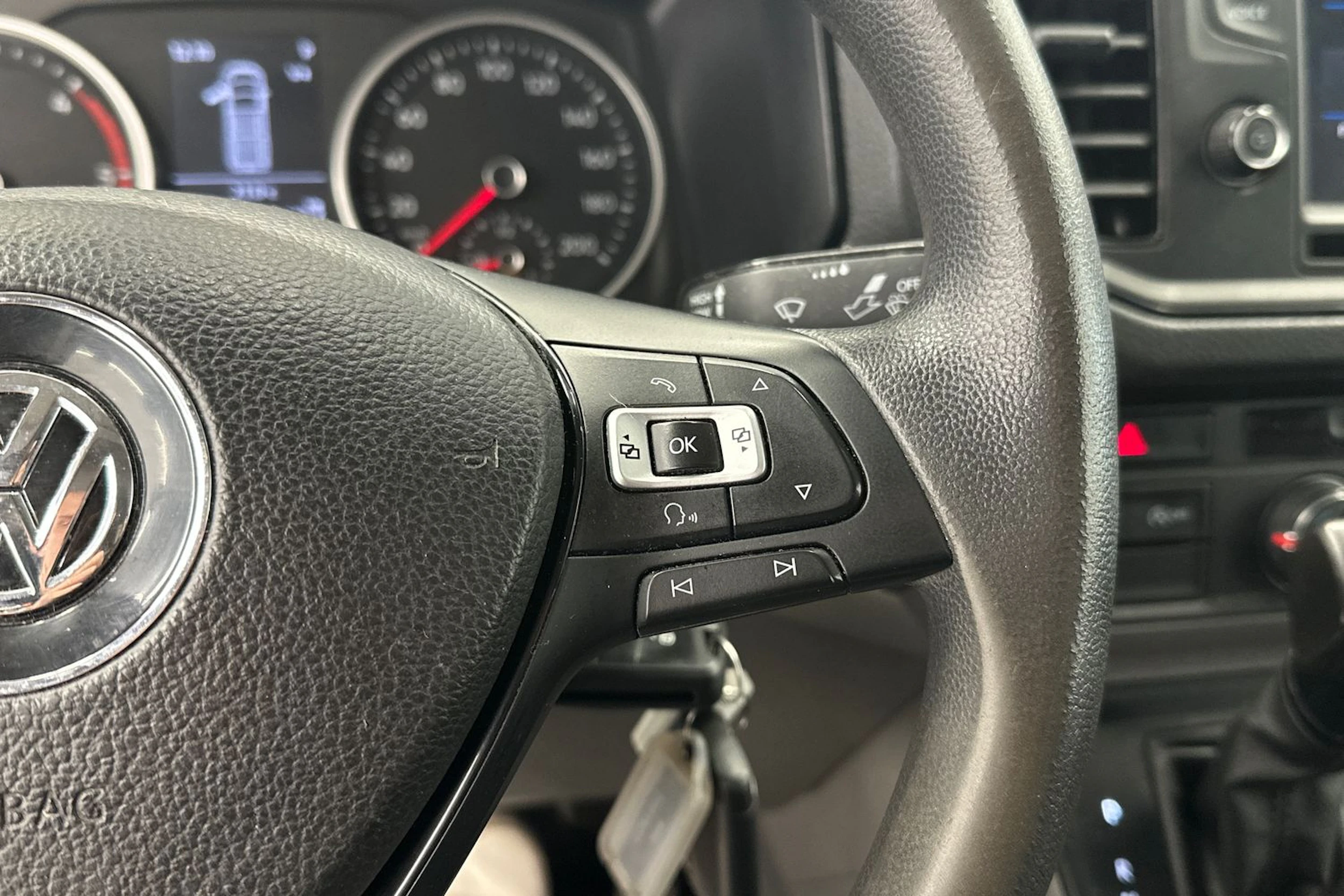 musta Volkswagen Crafter 2018 kuva 13.