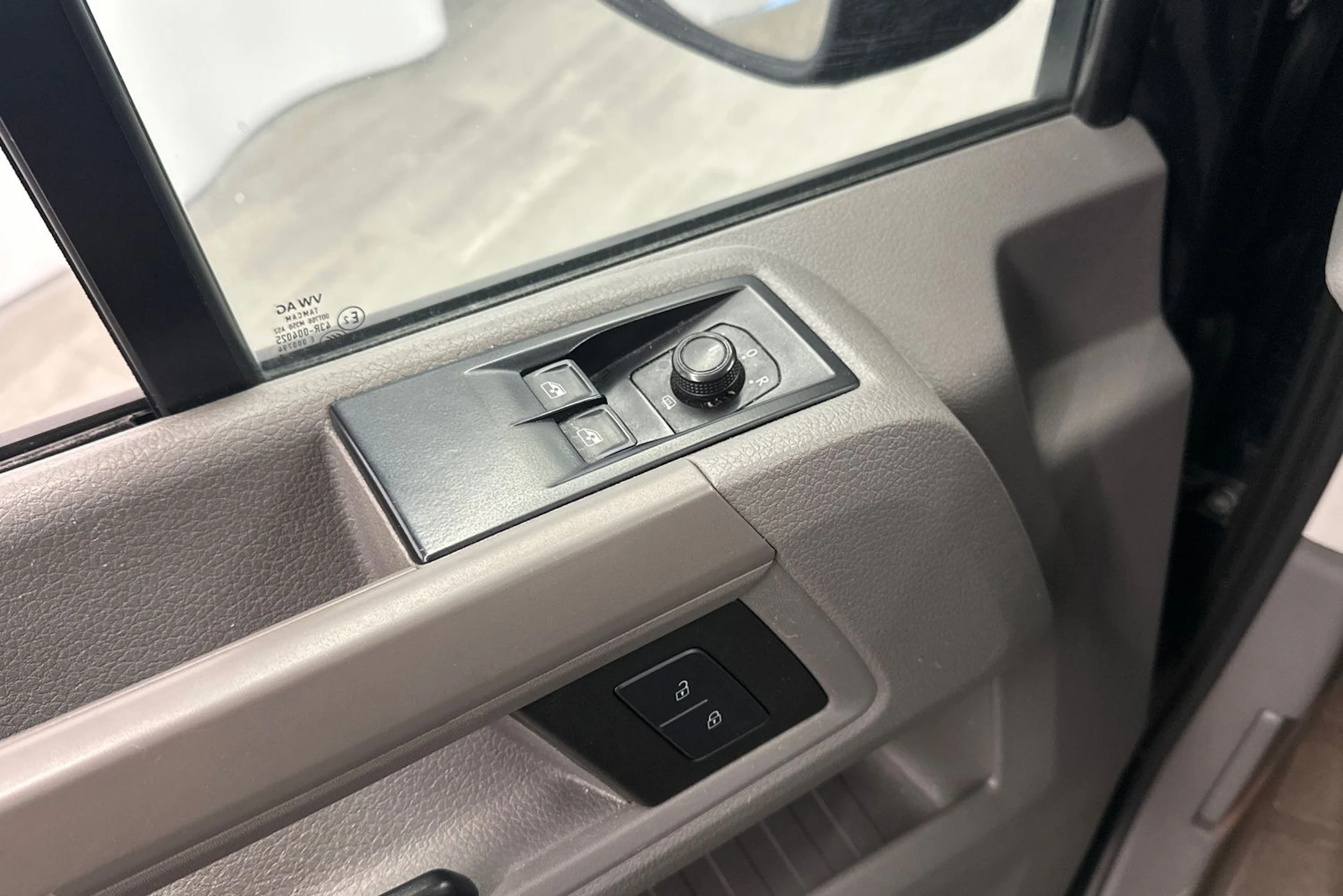 musta Volkswagen Crafter 2018 kuva 15.