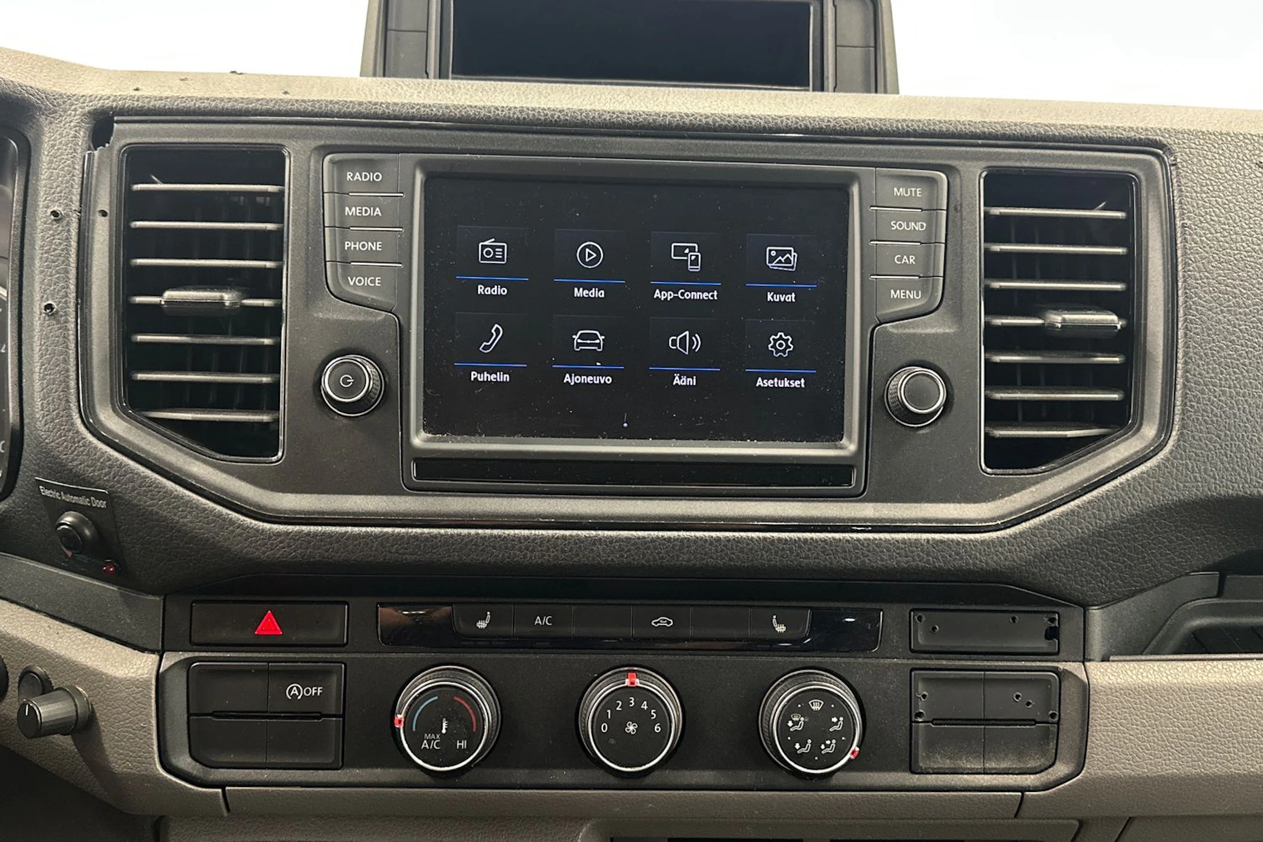 musta Volkswagen Crafter 2018 kuva 16.