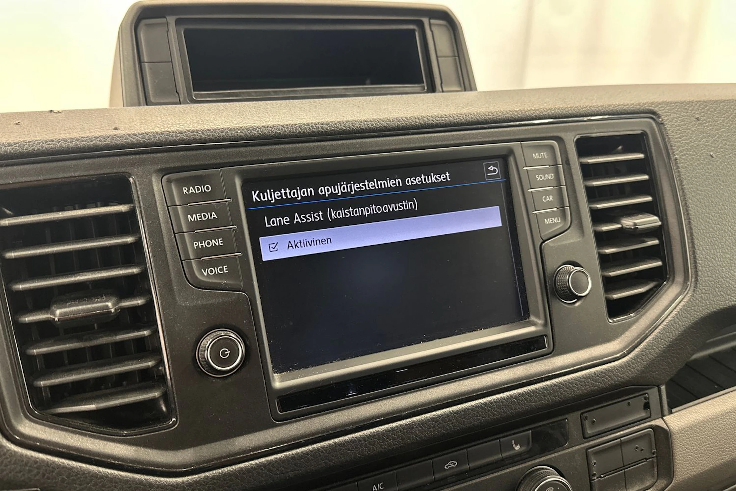 musta Volkswagen Crafter 2018 kuva 18.