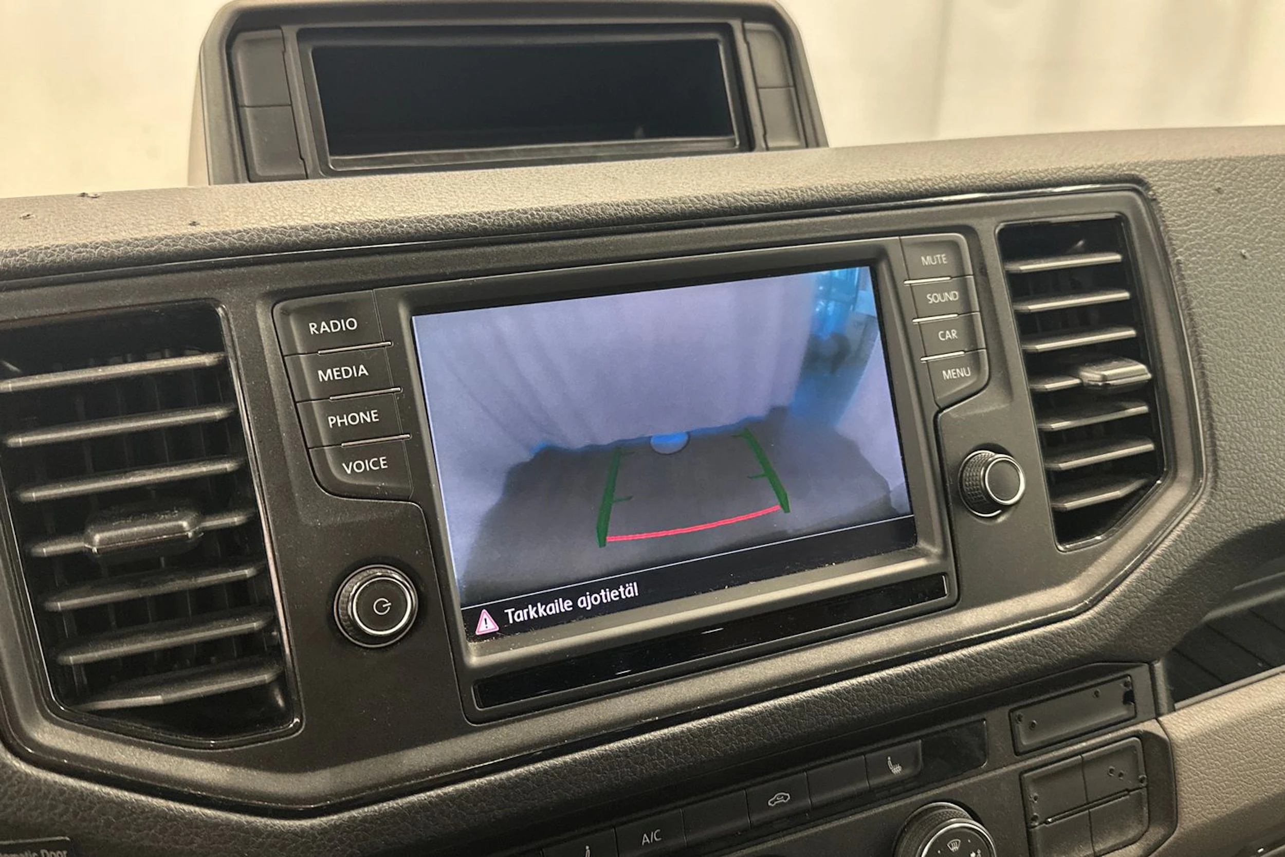 musta Volkswagen Crafter 2018 kuva 19.