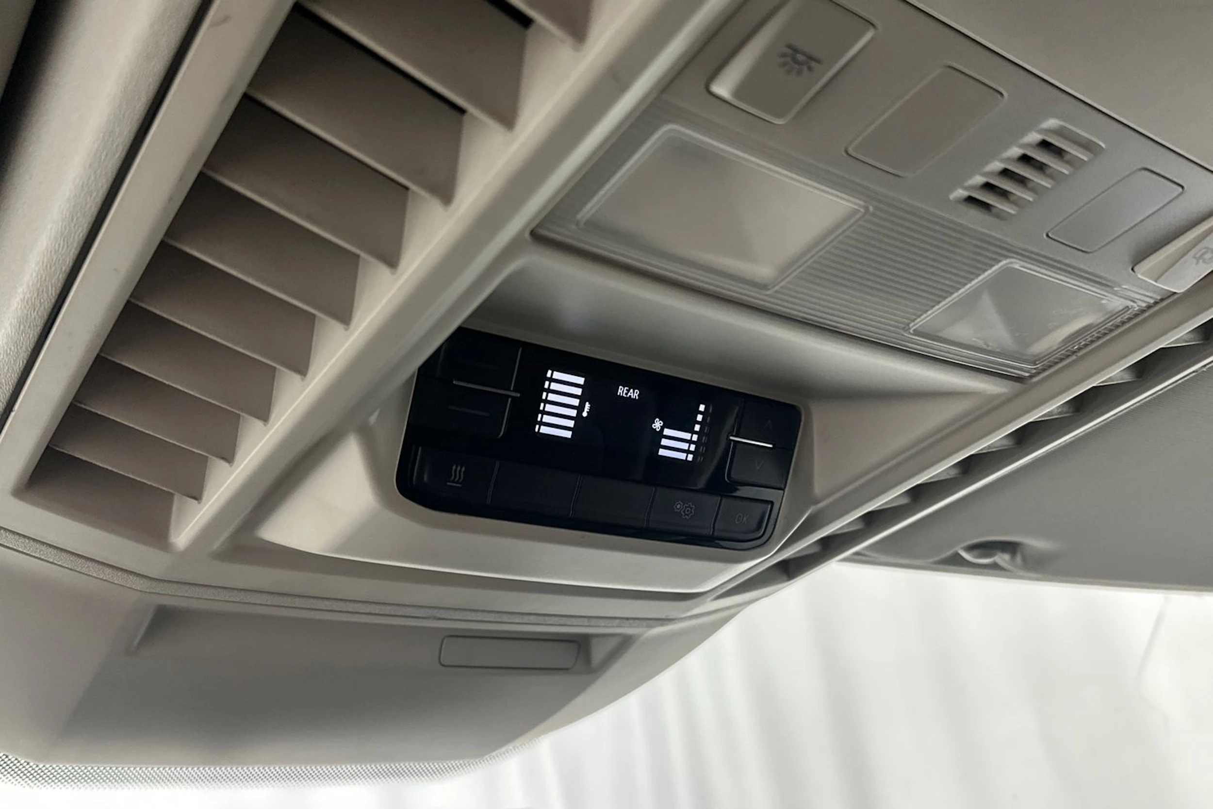 musta Volkswagen Crafter 2018 kuva 20.